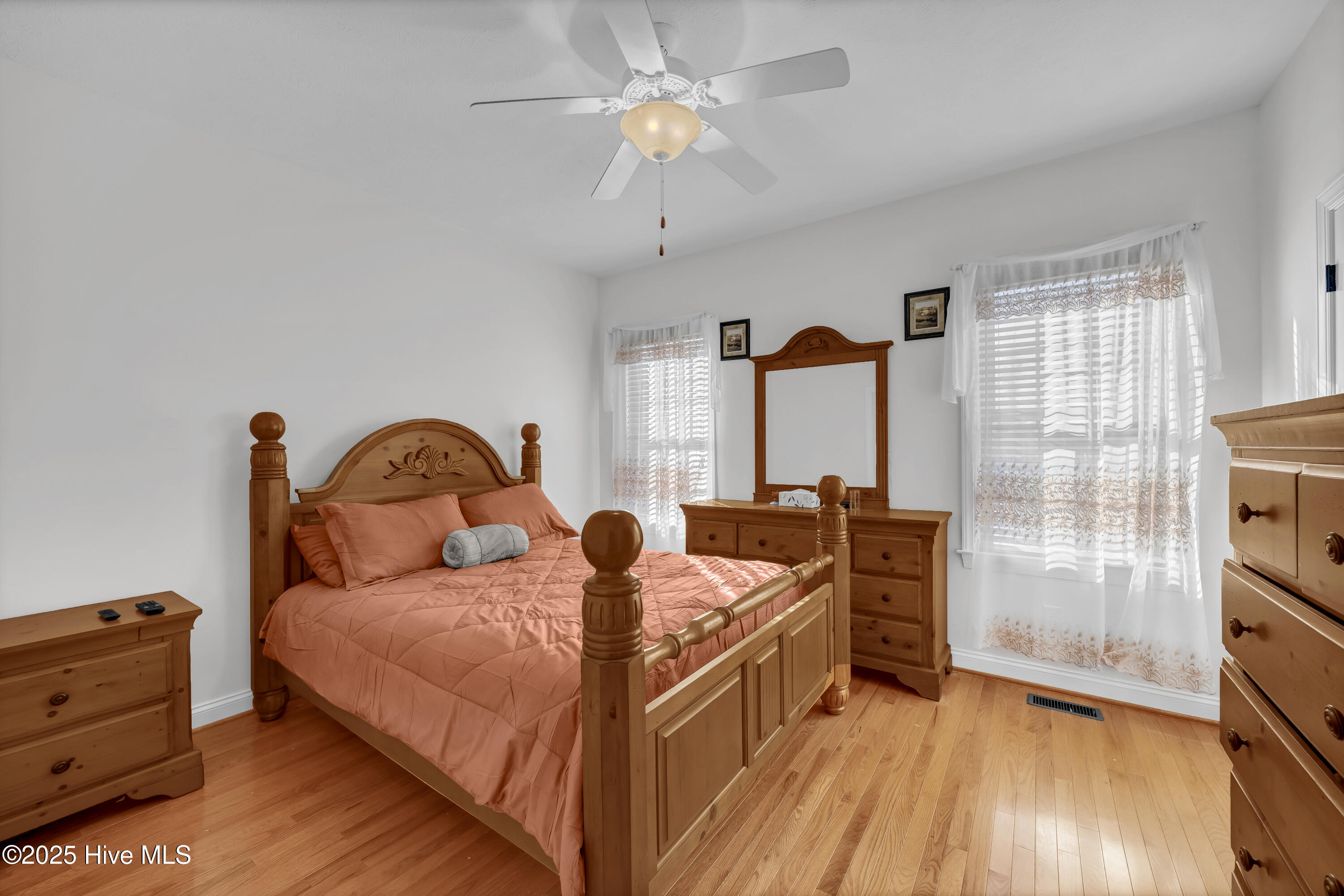 100545999 | Photo 15