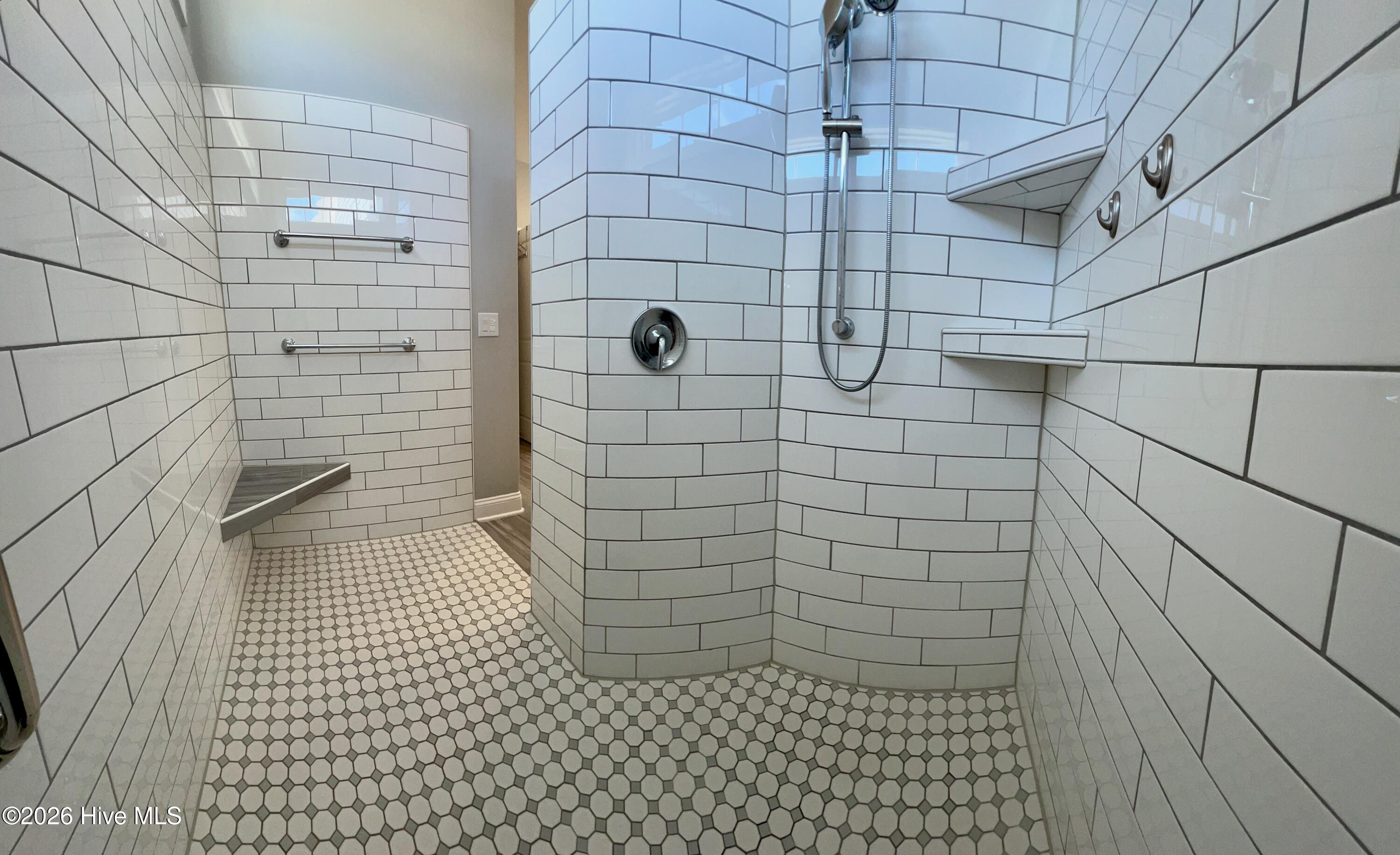 100549571 | Photo 43