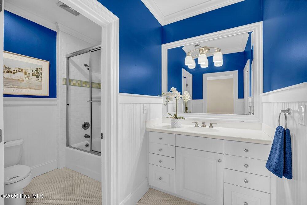 100558006 | Photo 36