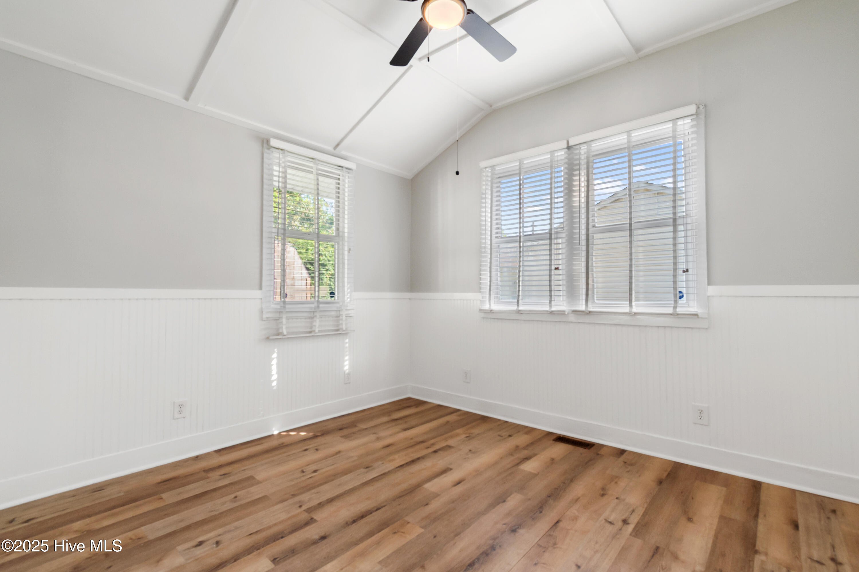 100551187 | Photo 19