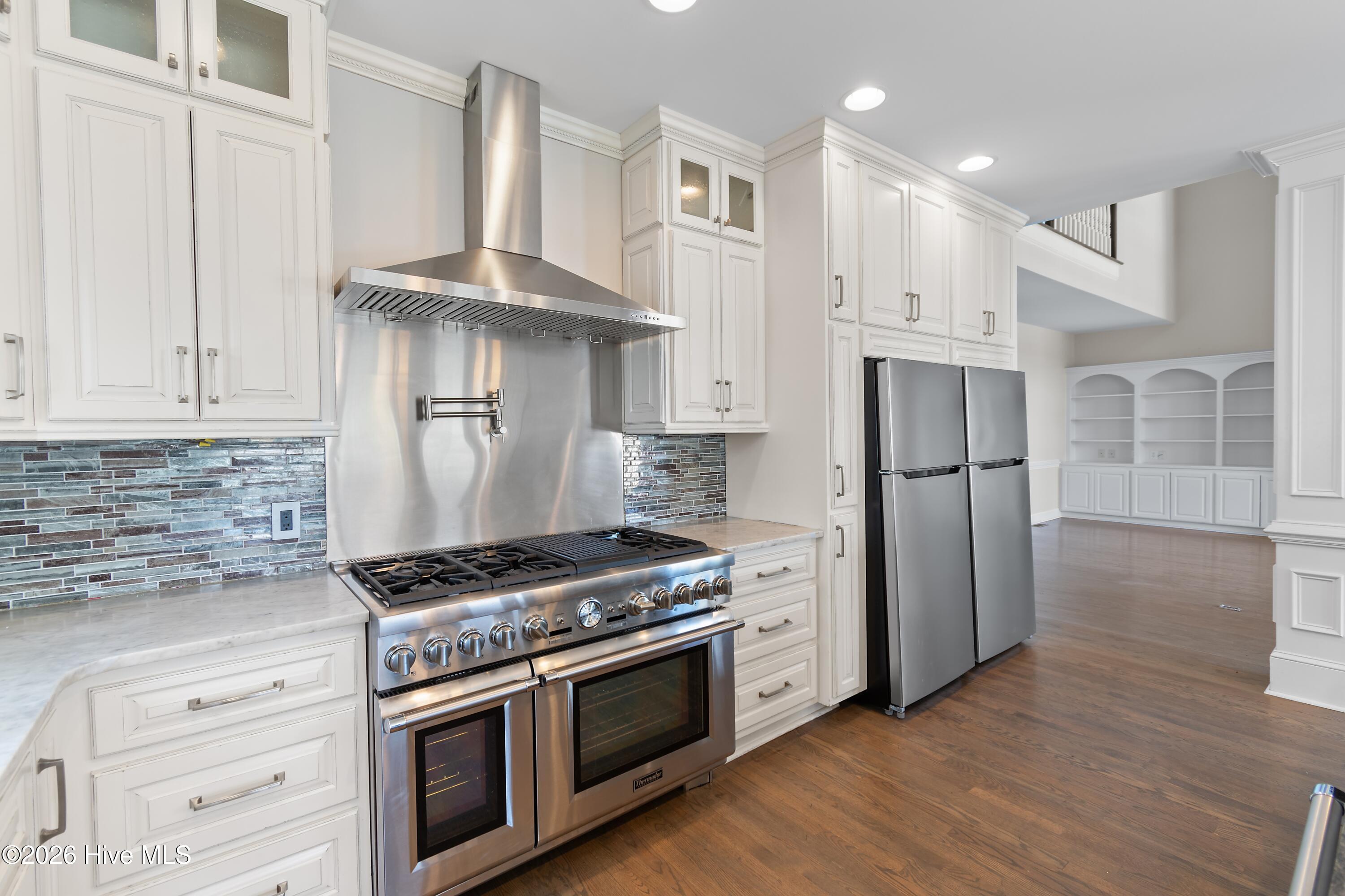 100566574 | Photo 14