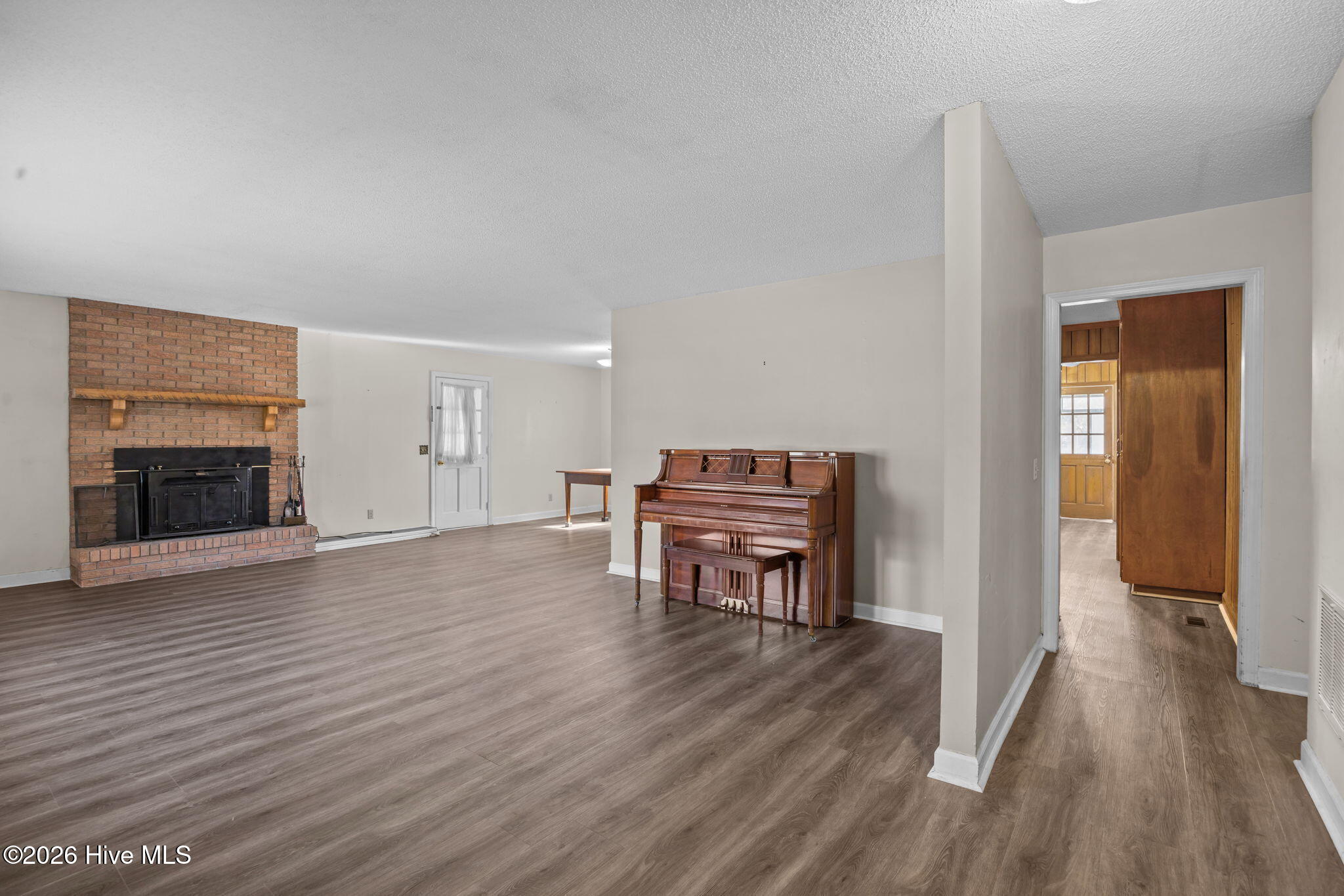 100559935 | Photo 14