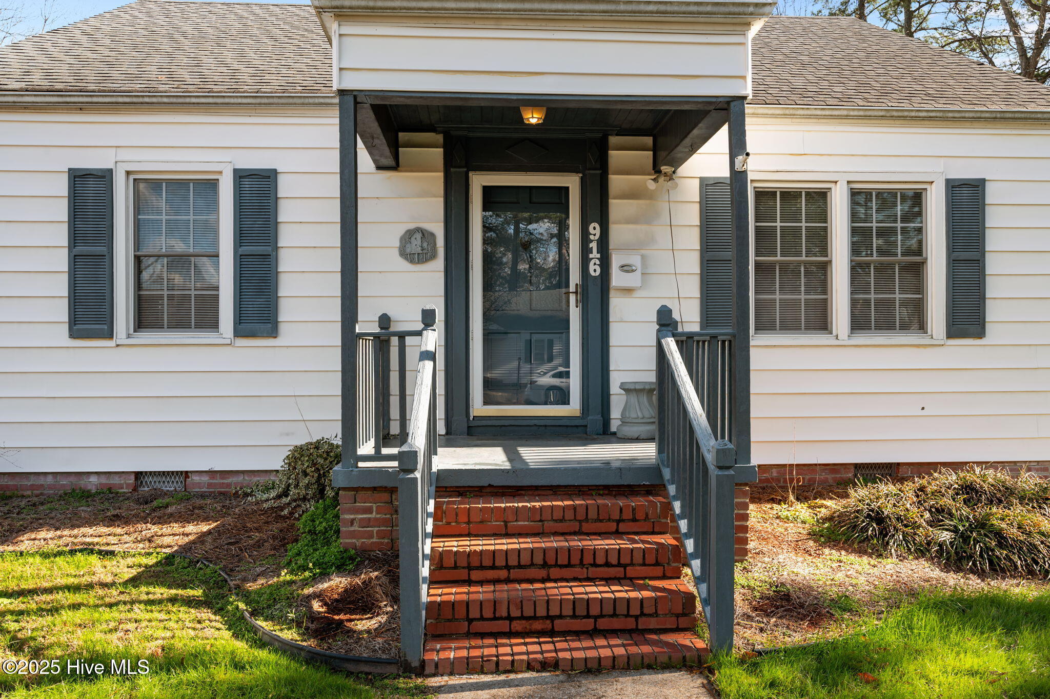 Homes for sale in Ahoskie, NC | 916 N Pembroke Ave N, Ahoskie, NC 27910 | MLS# 100546297