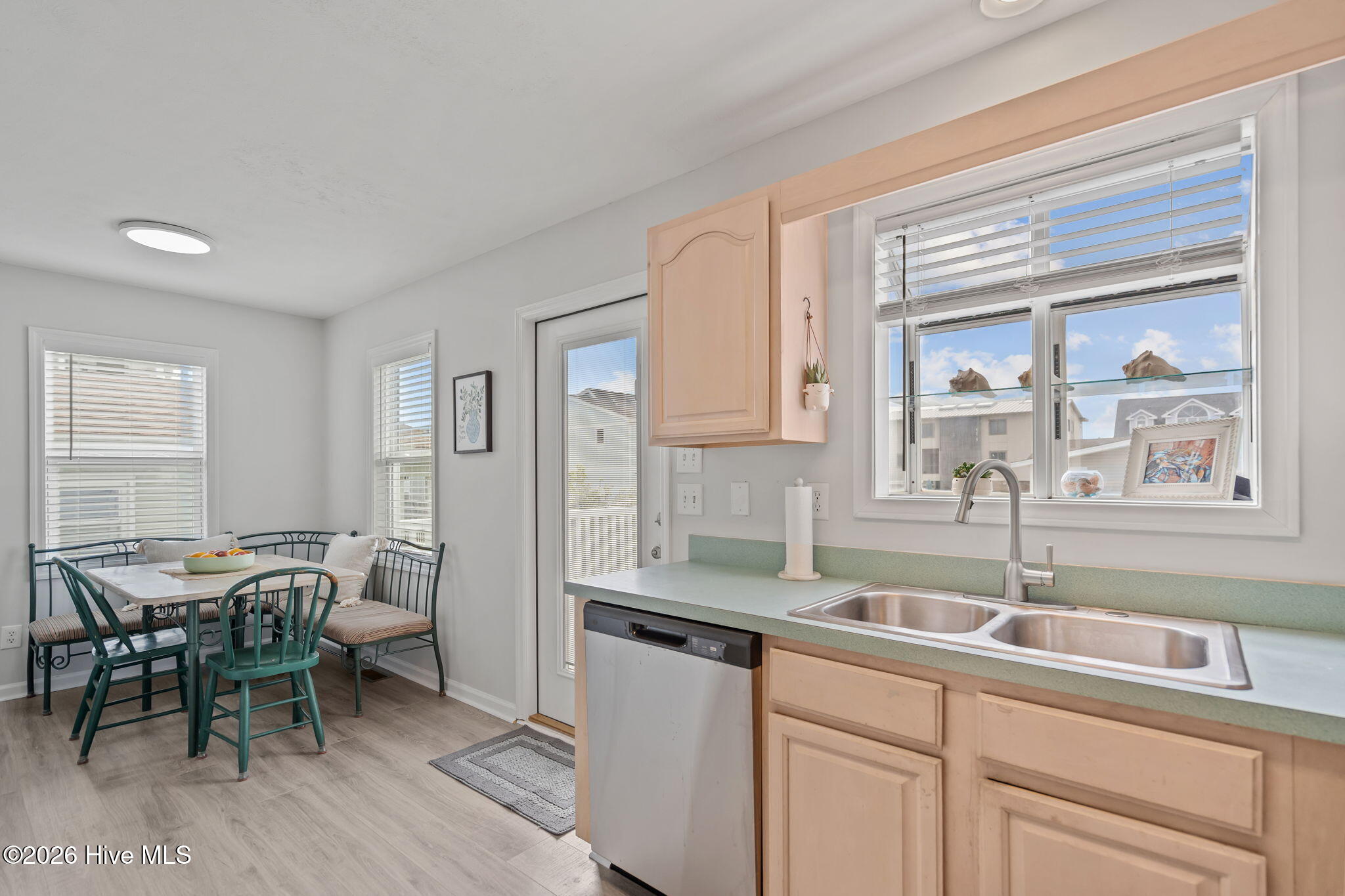 100562748 | Photo 40