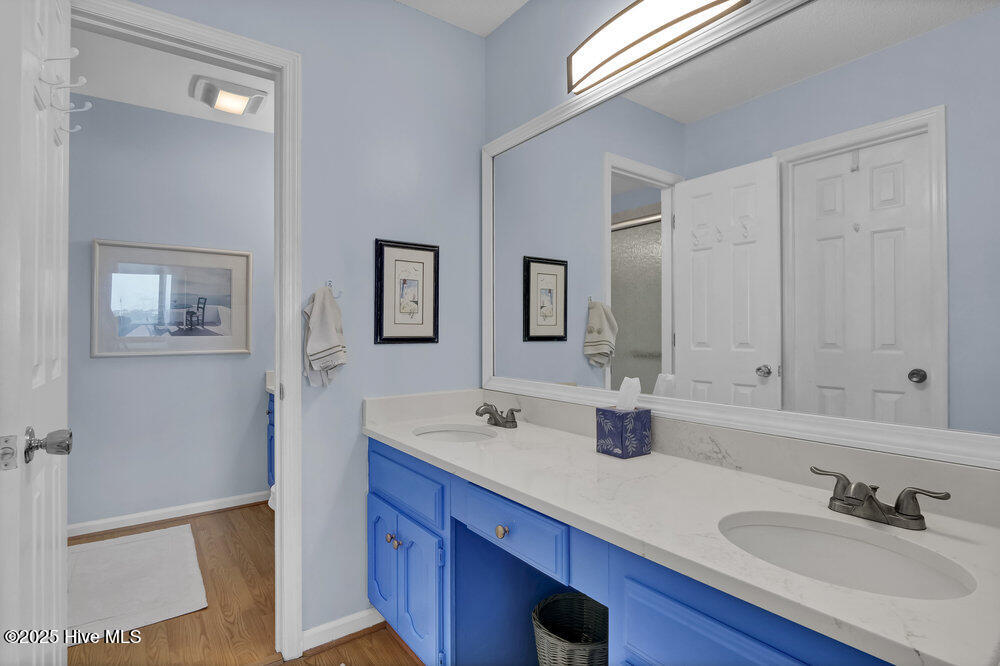 100509045 | Photo 24