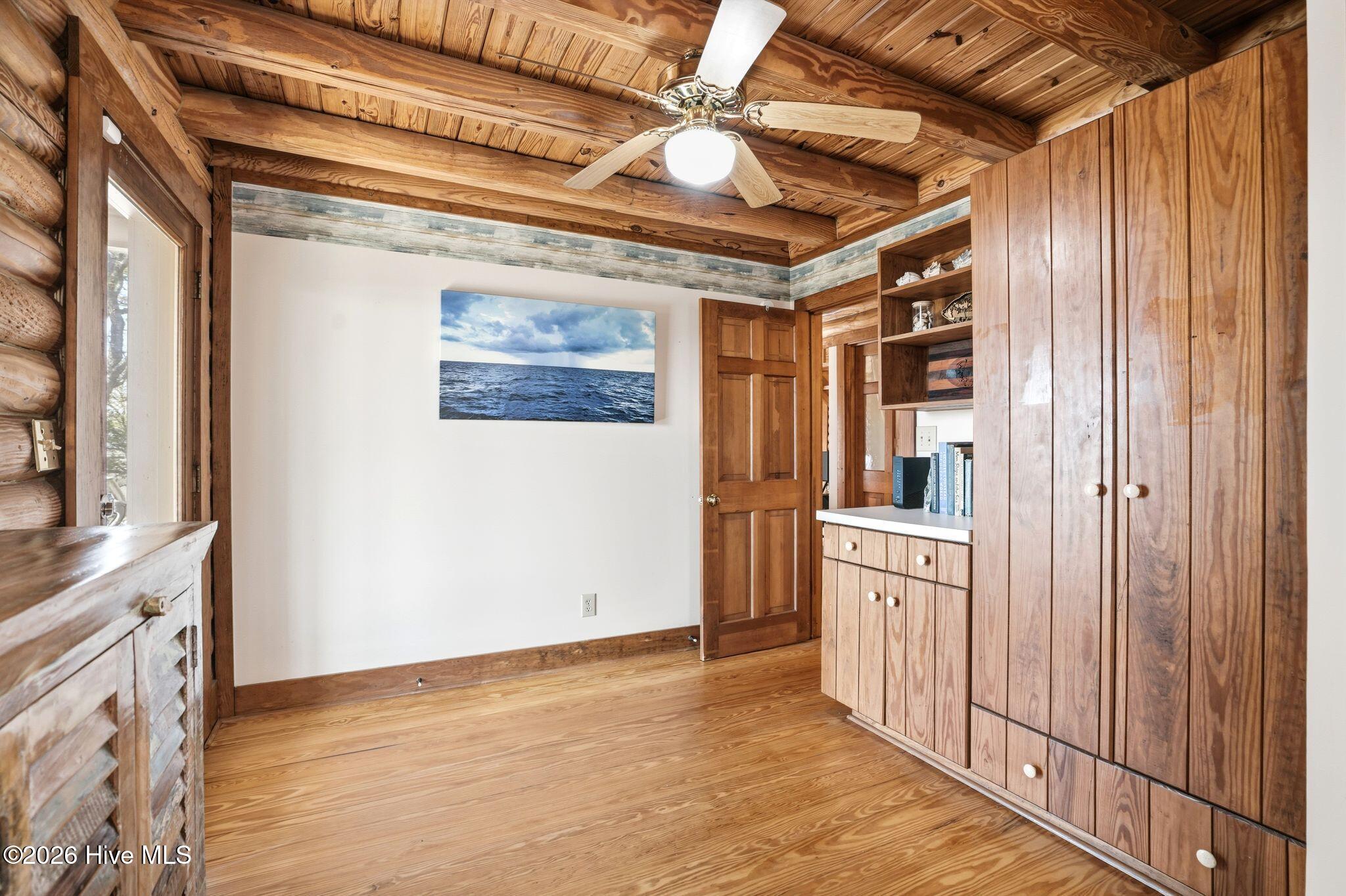 100565055 | Photo 36