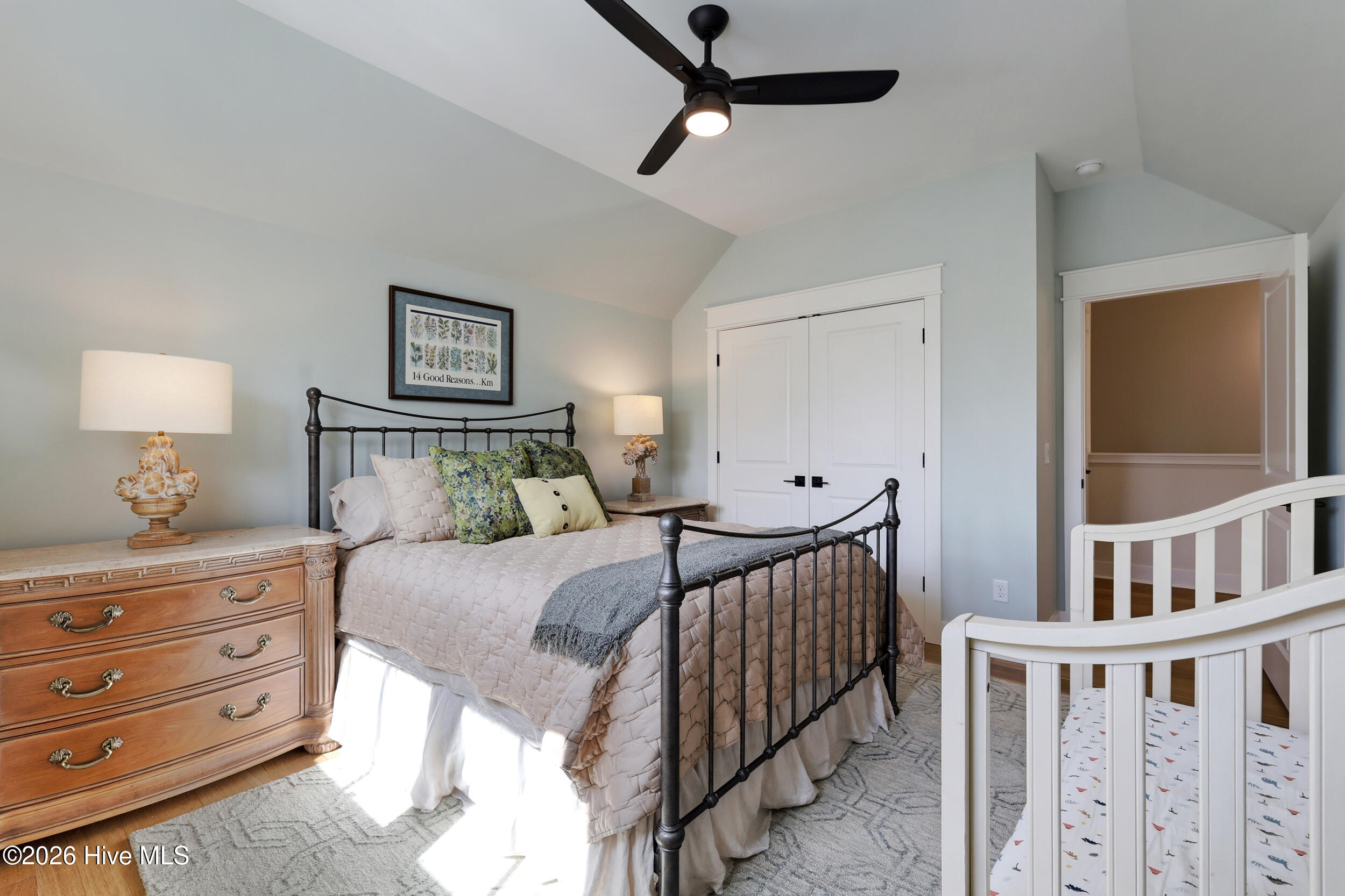 100566937 | Photo 53