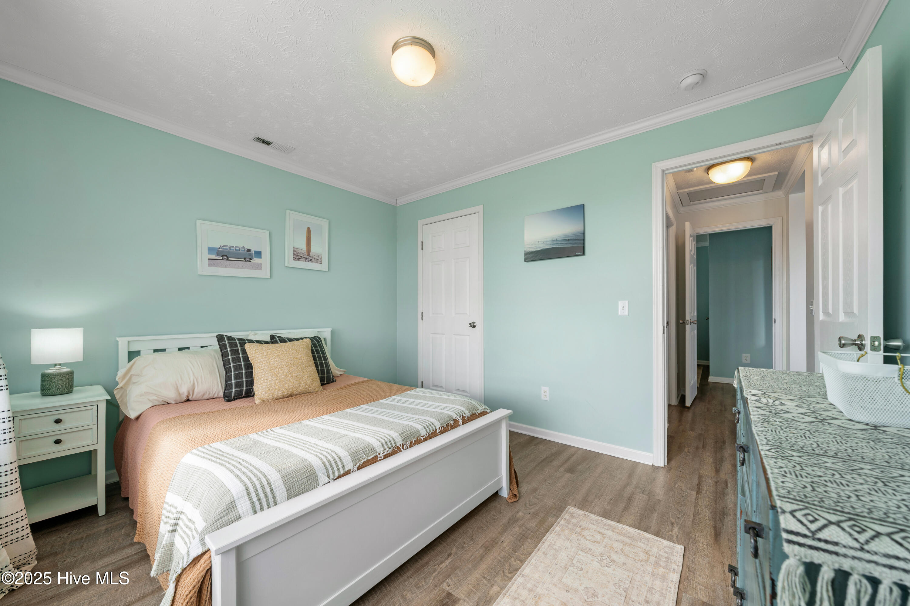 100544143 | Photo 22