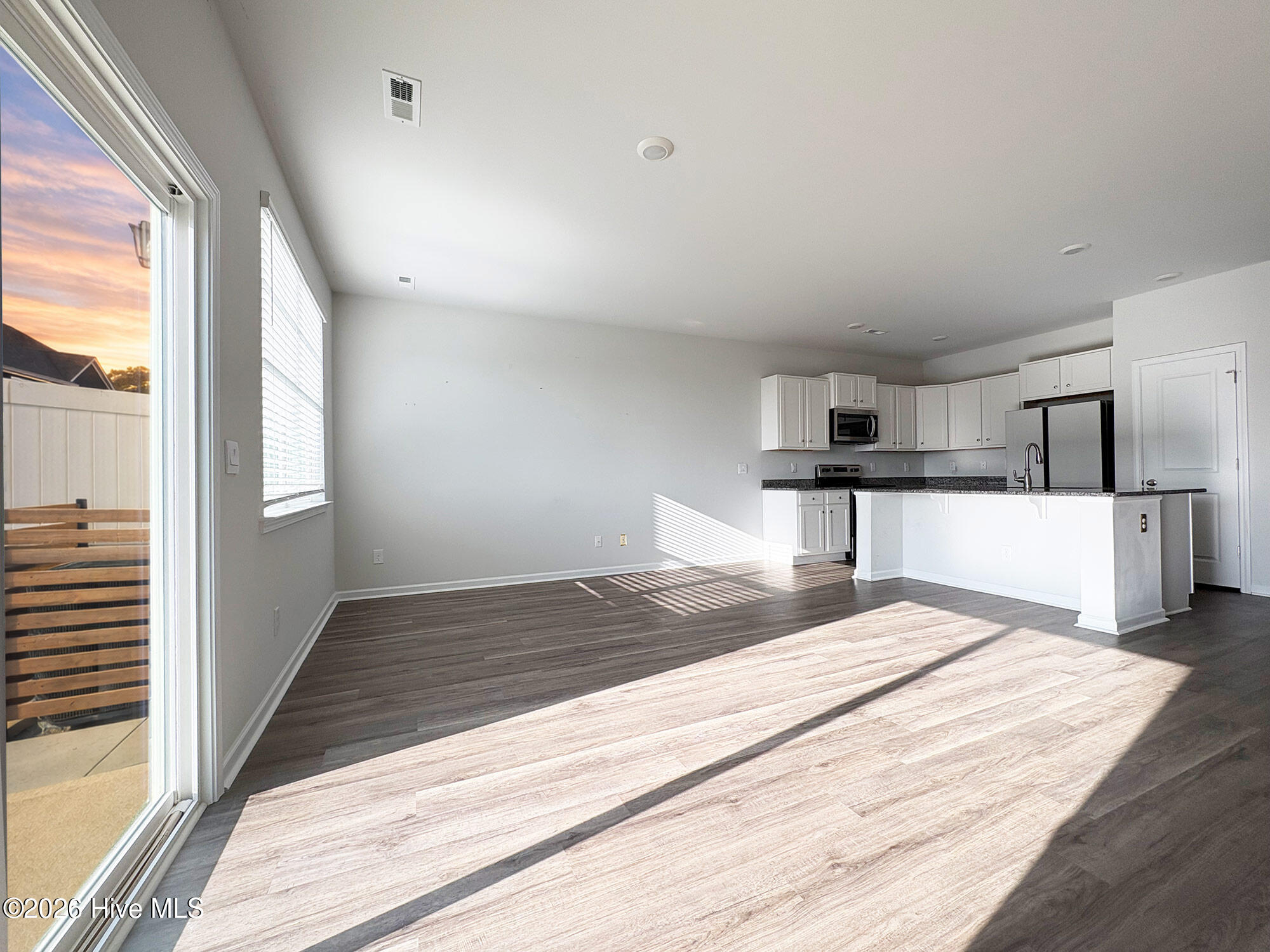 100565715 | Photo 11