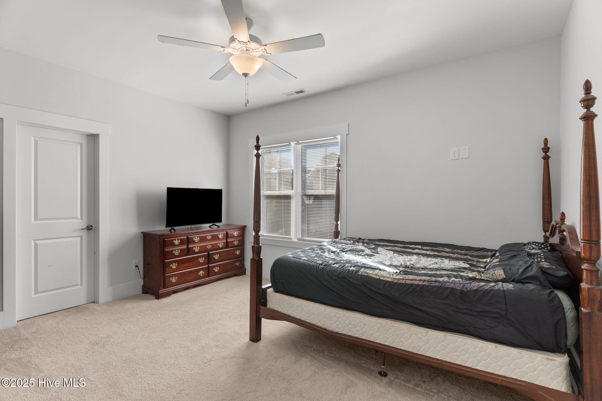 100536437 | Photo 26