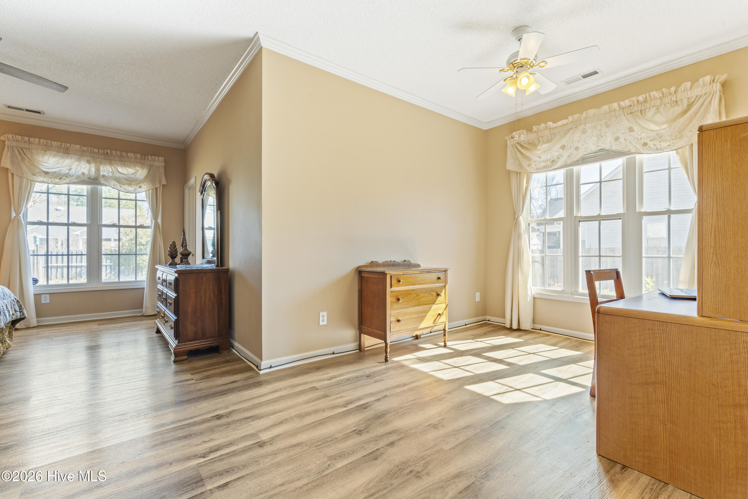 100554853 | Photo 25