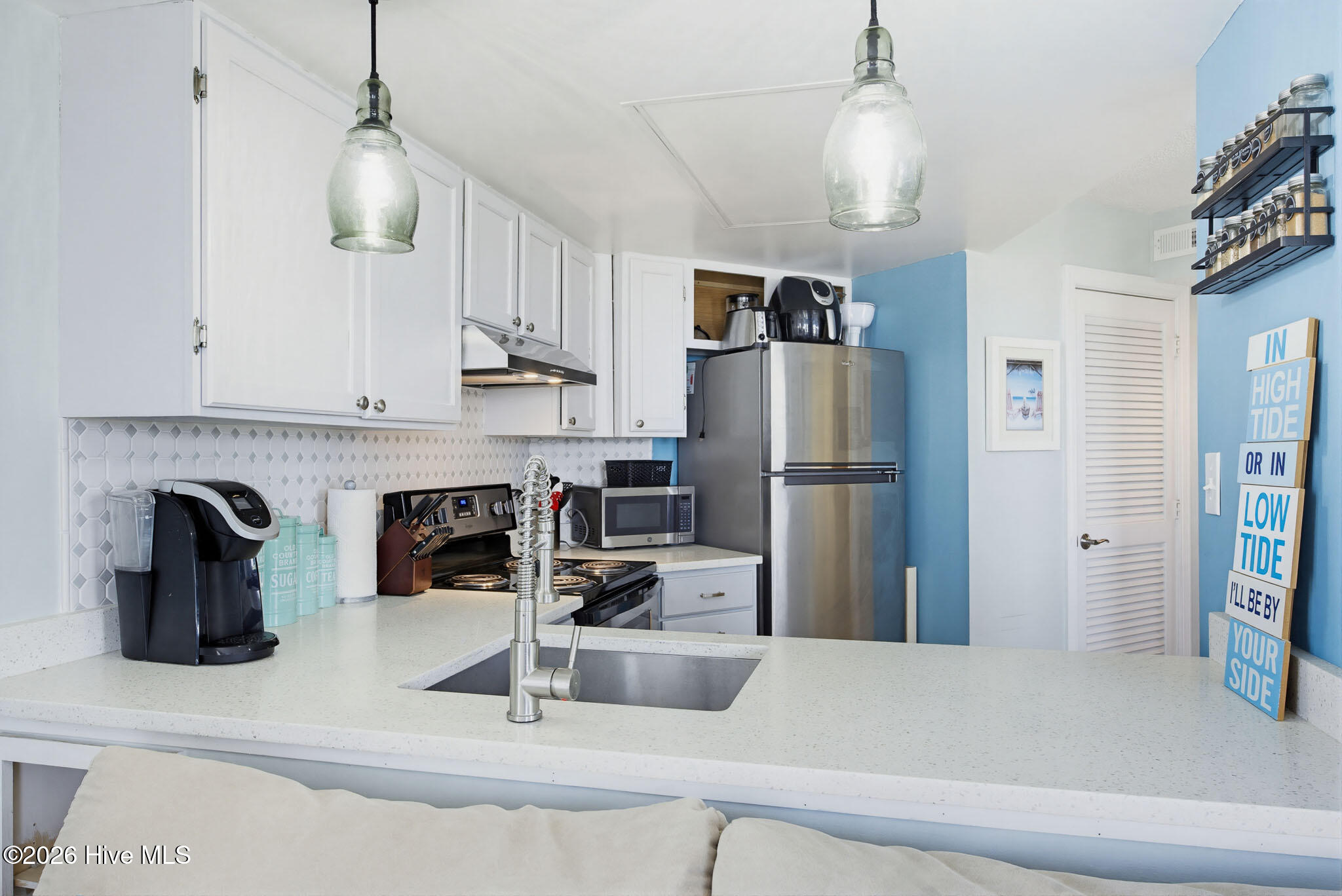 100569800 | Photo 14