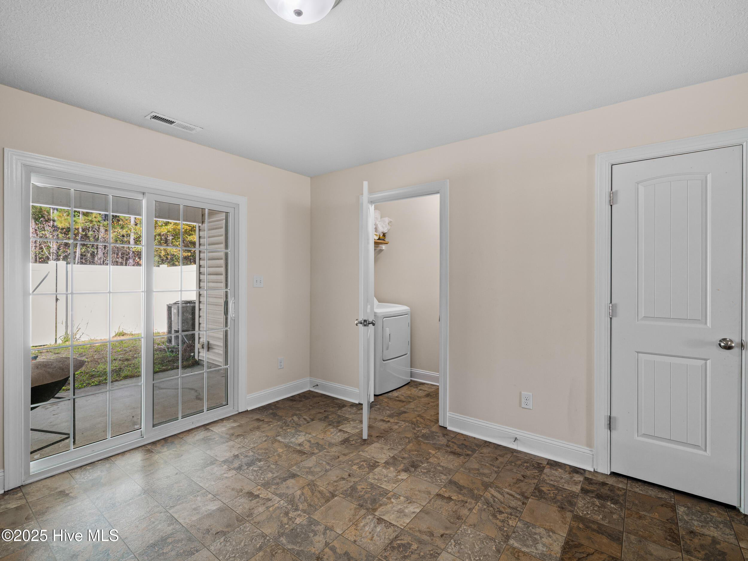 100541514 | Photo 17