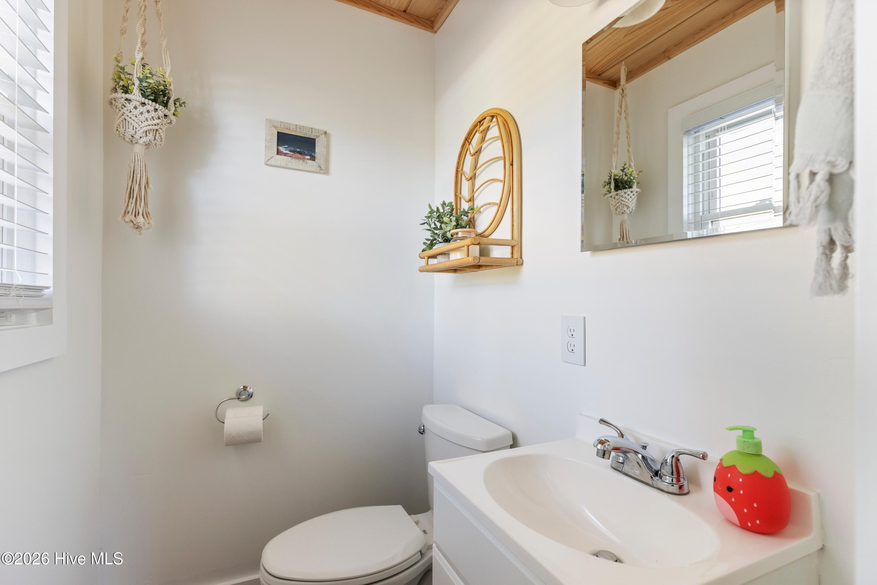 100547942 | Photo 27