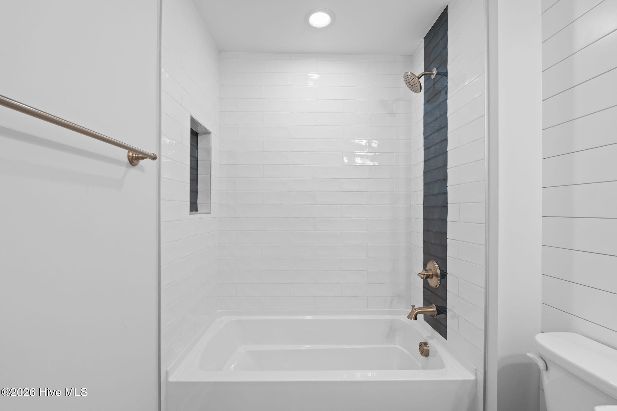 100546665 | Photo 48