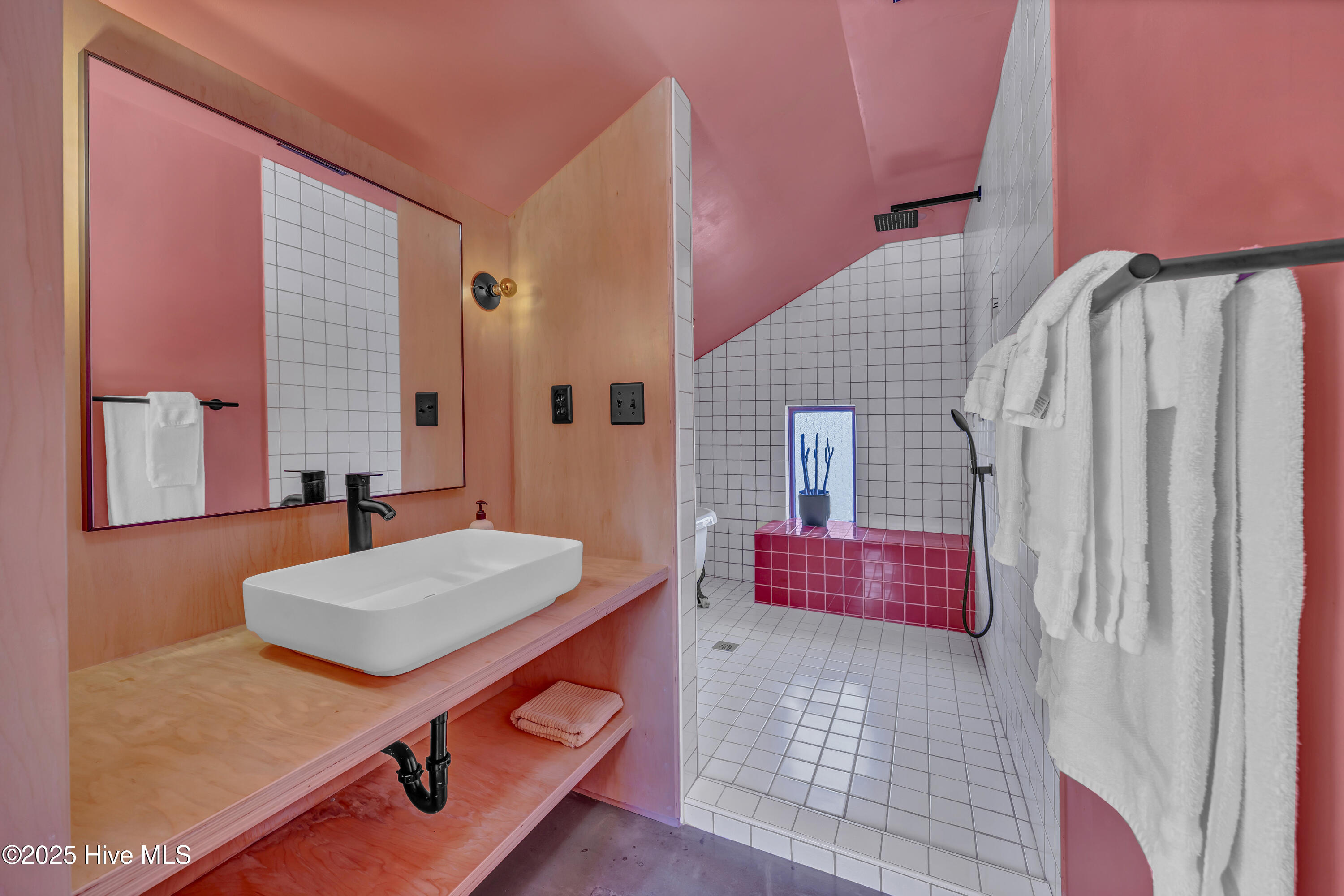 100531390 | Photo 27