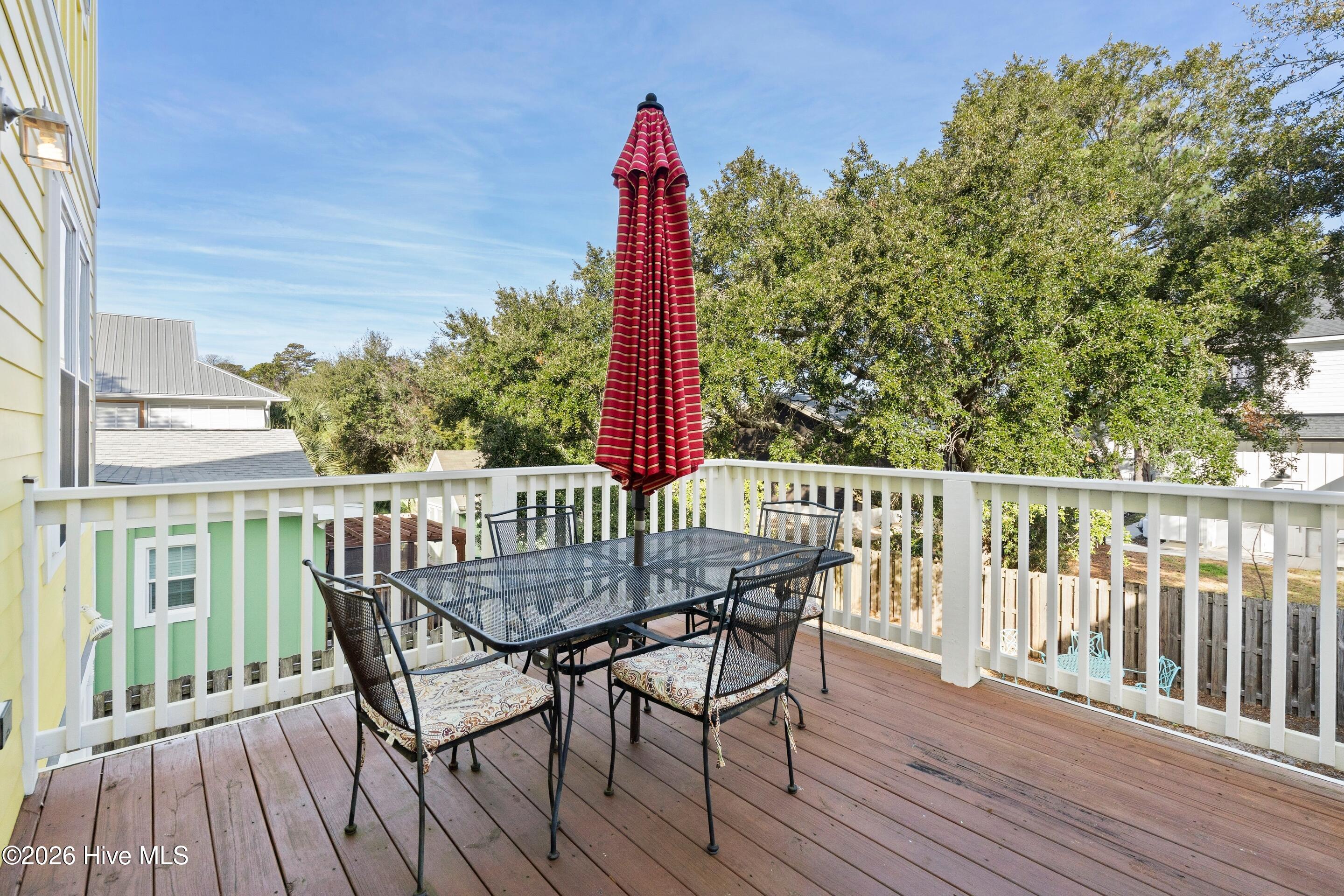 100549169 | Photo 48