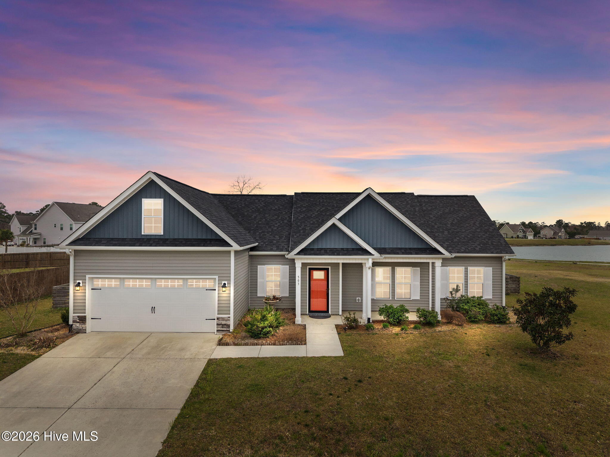 100560163 | Photo 46