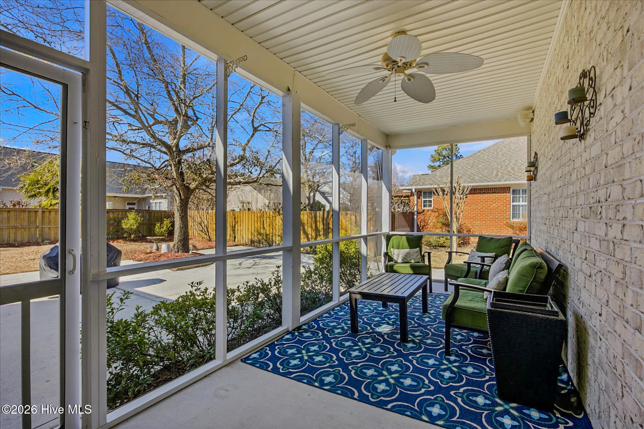 100554989 | Photo 40