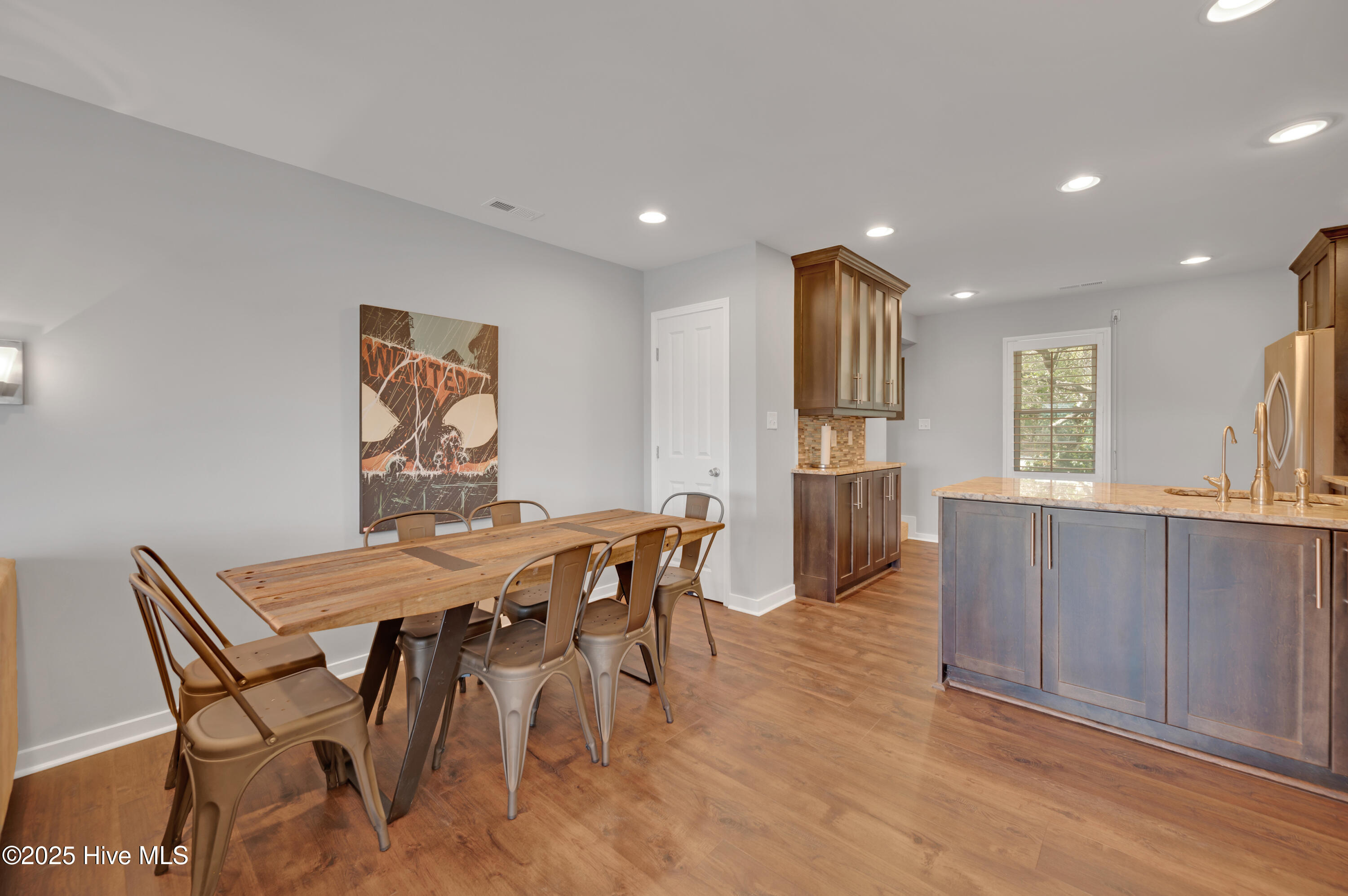 100498545 | Photo 33