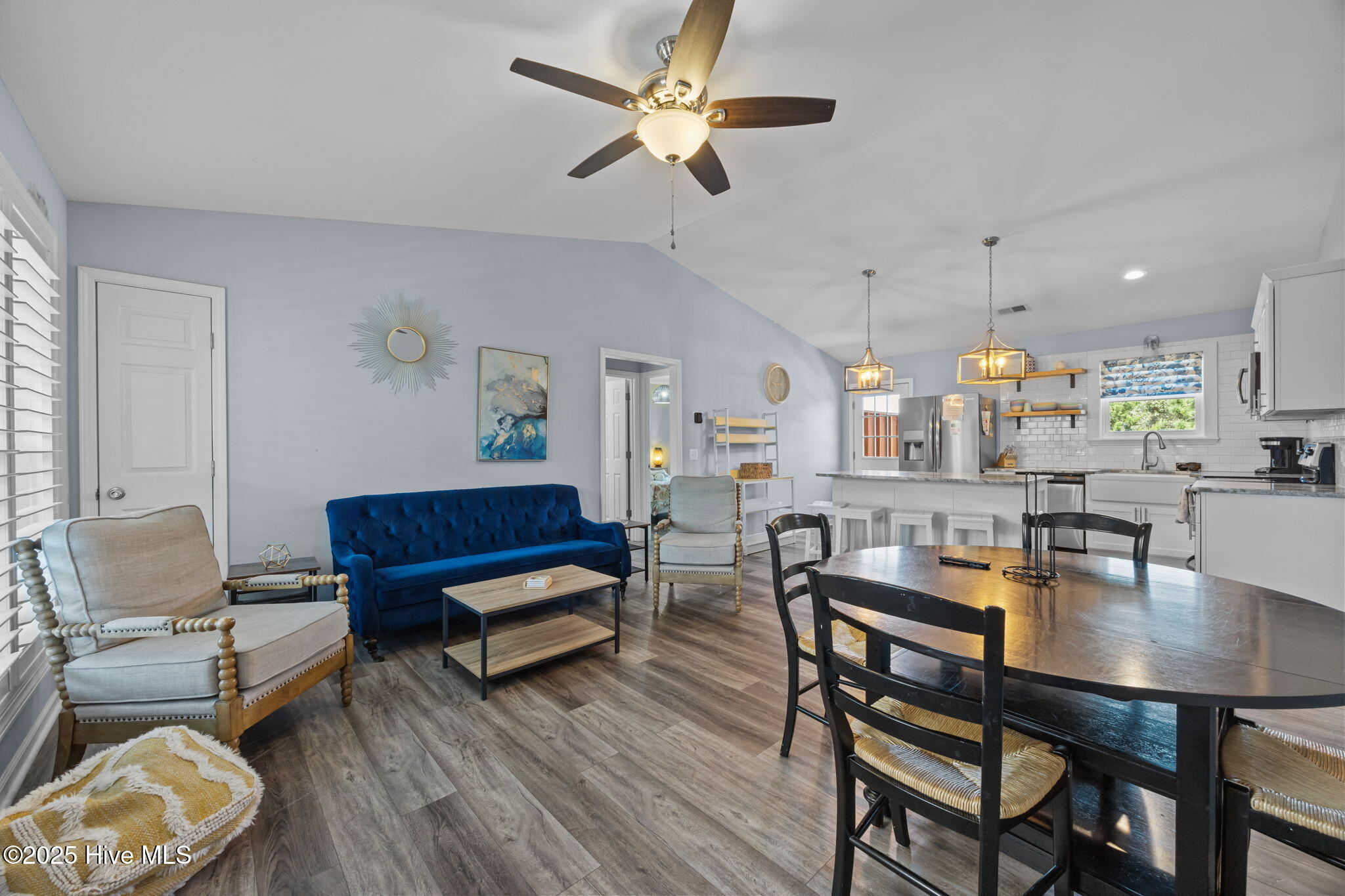 100528402 | Photo 17