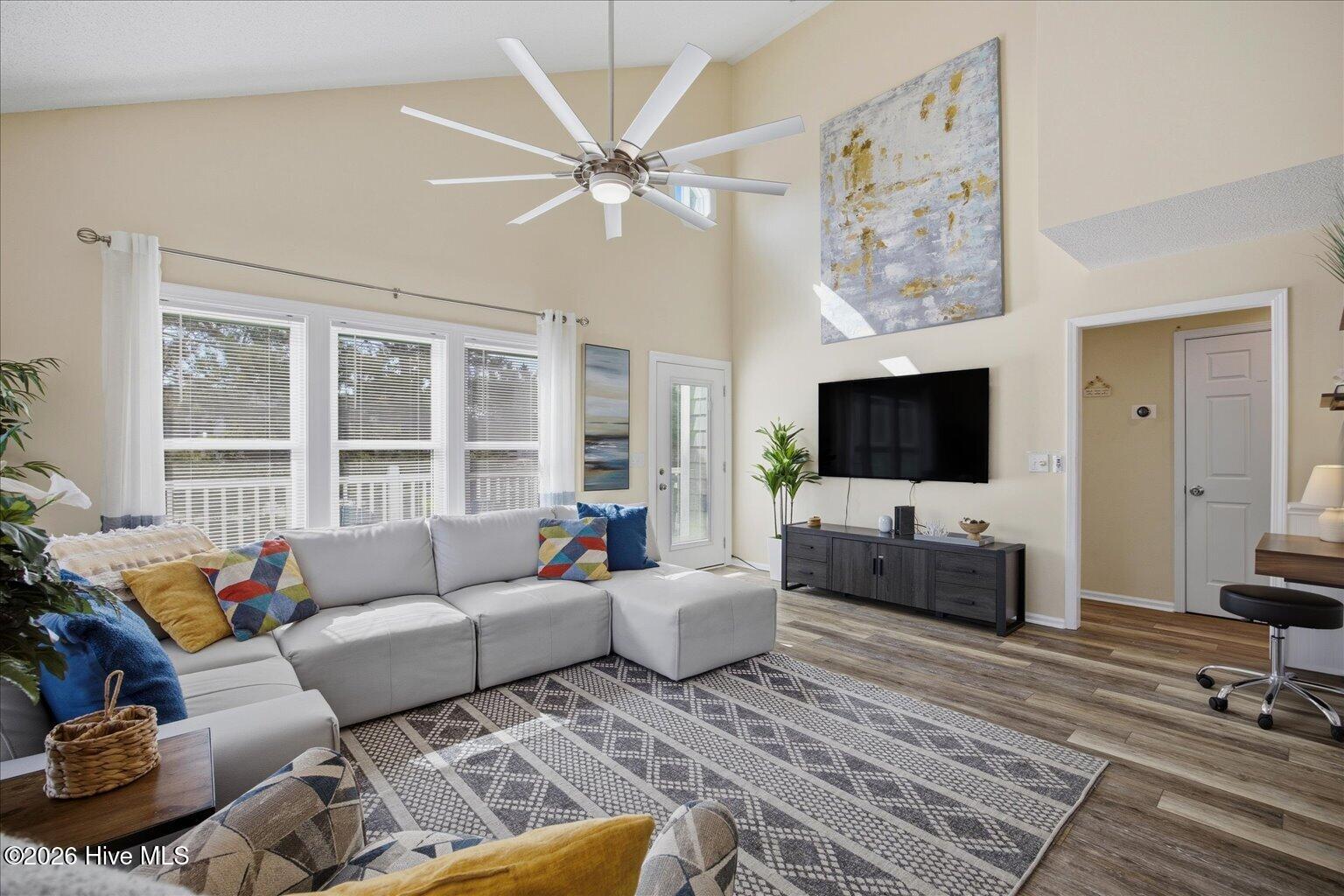 100558776 | Photo 14