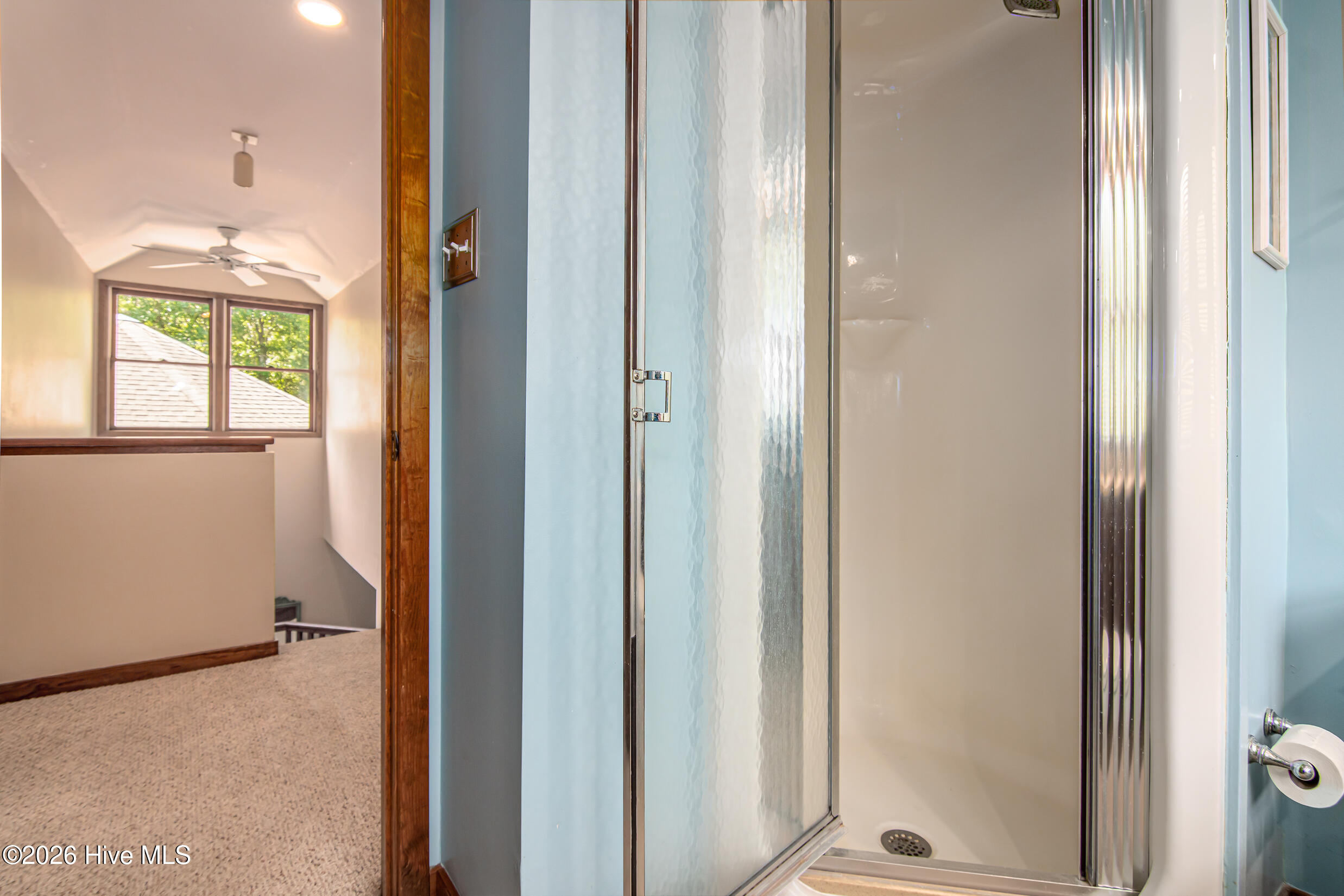 100561617 | Photo 30