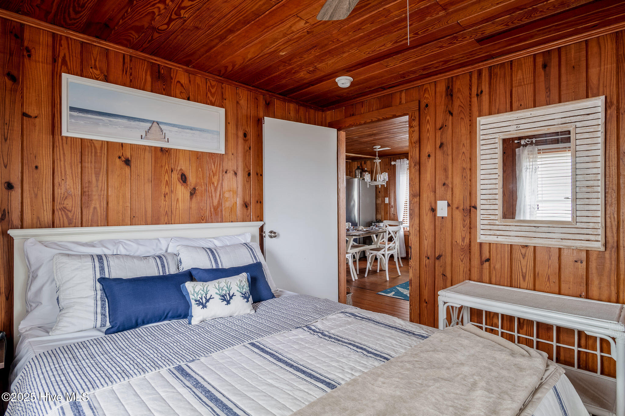 100521832 | Photo 22