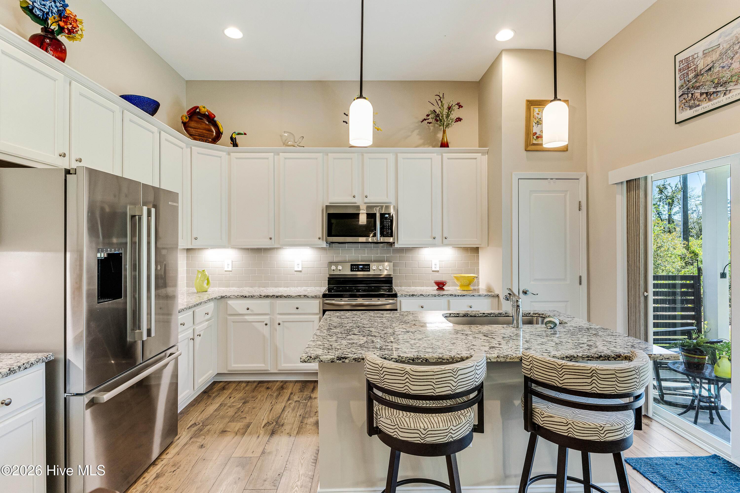 100565599 | Photo 13