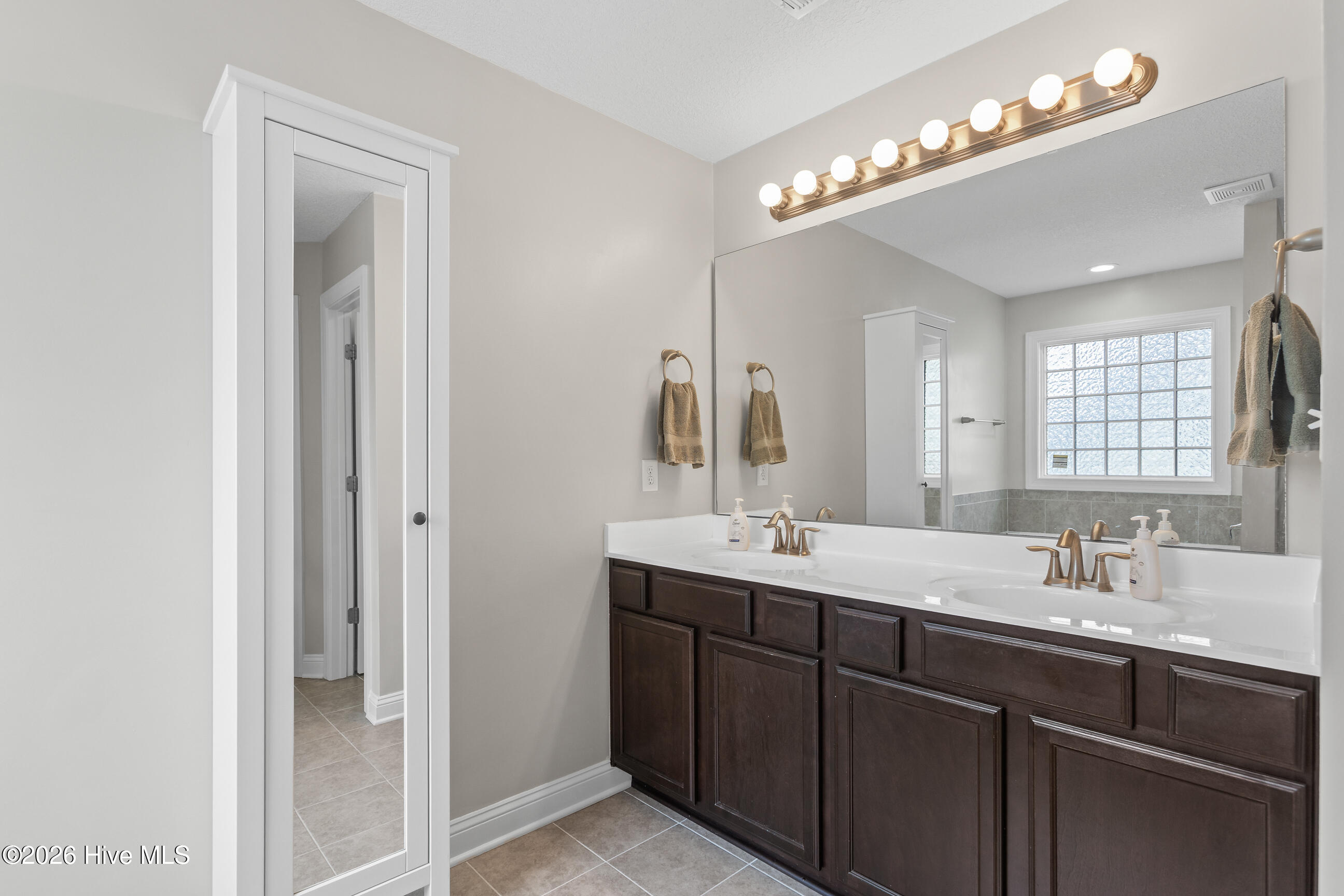 100564730 | Photo 22