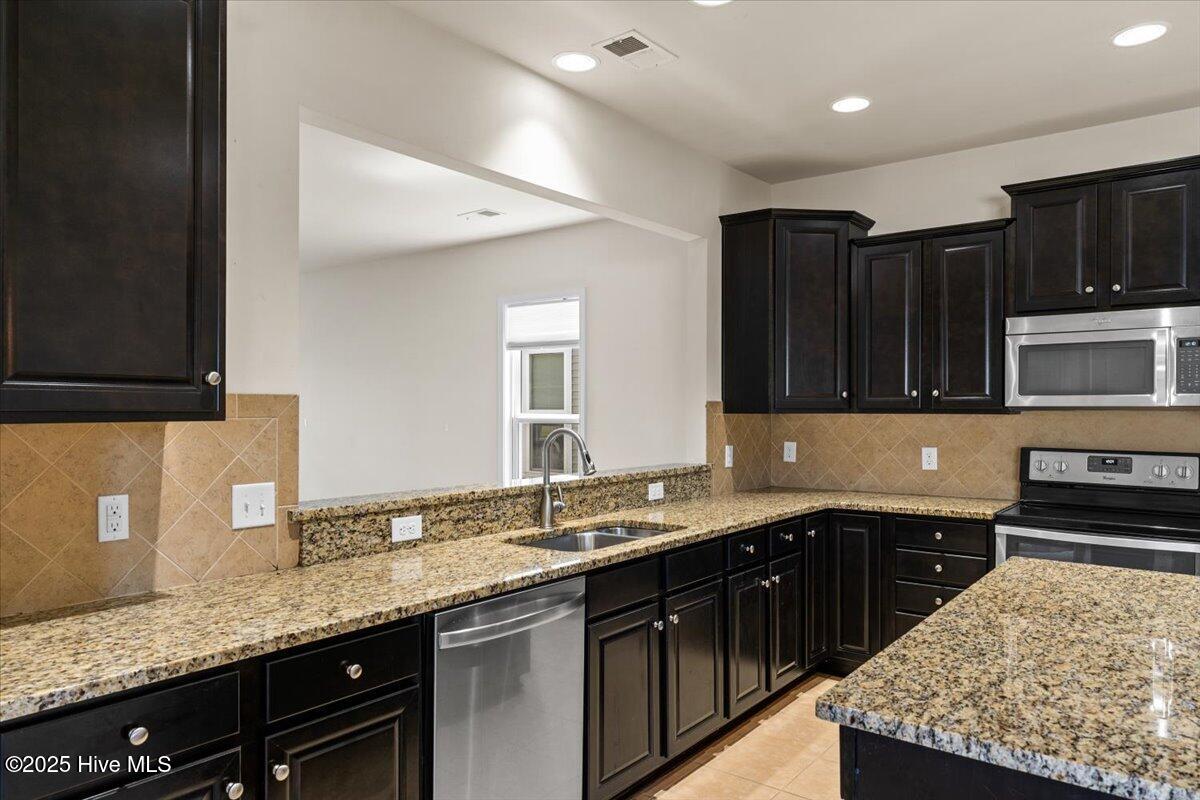 100505325 | Photo 13