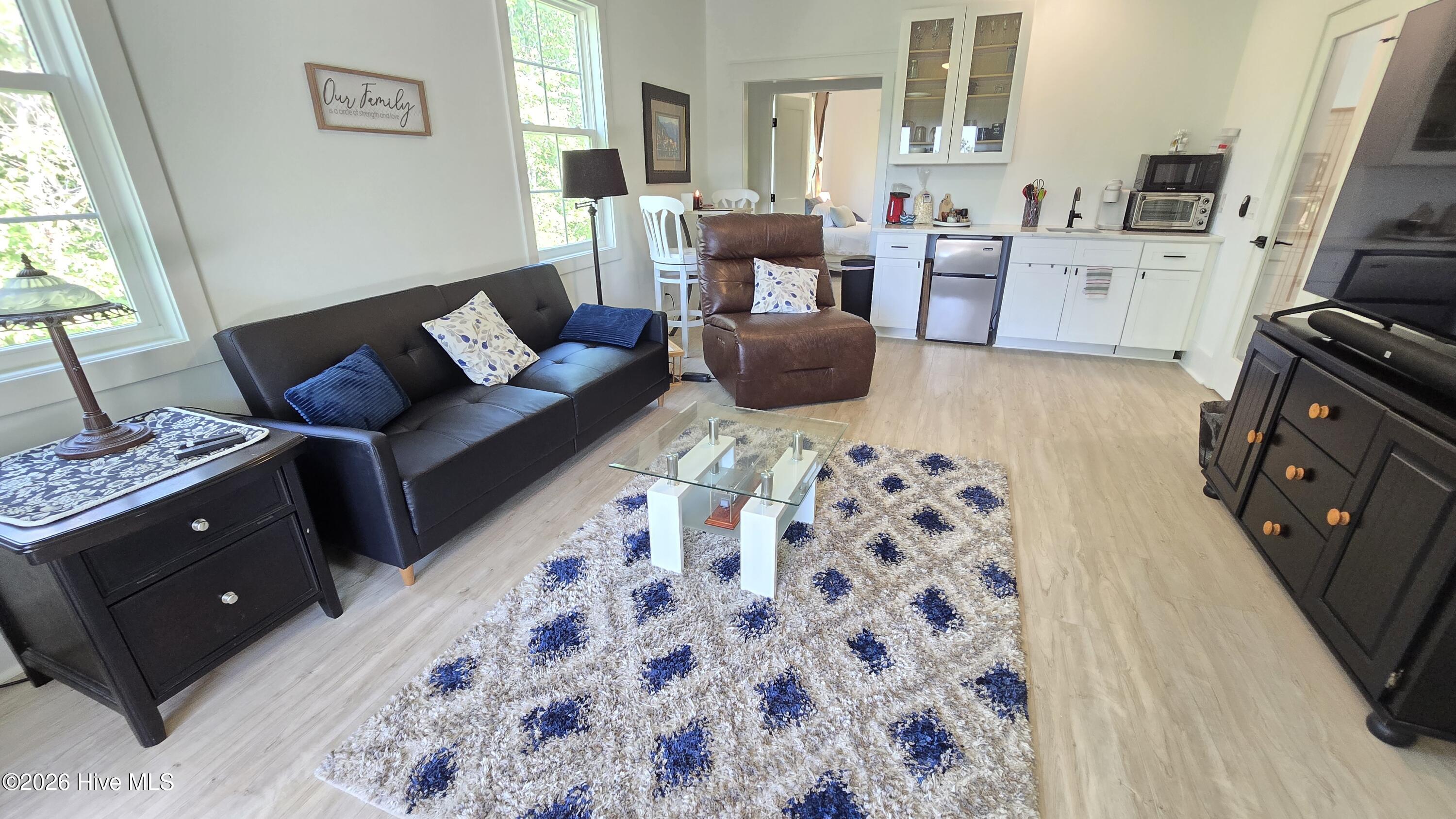 100547303 | Photo 47