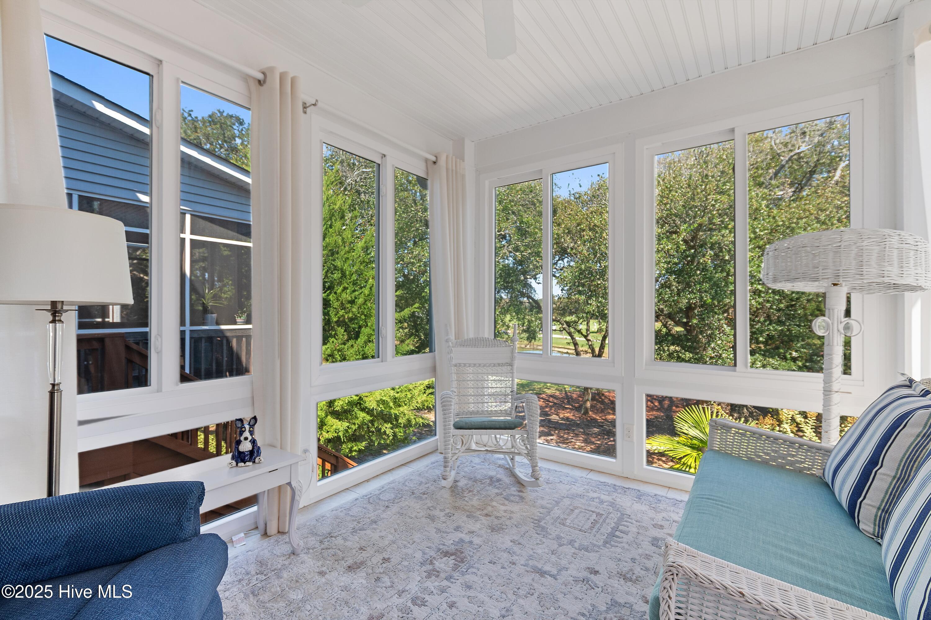 100533940 | Photo 35