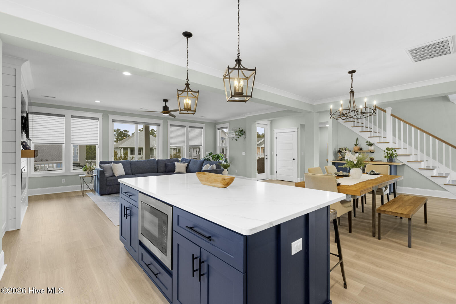 100557738 | Photo 16