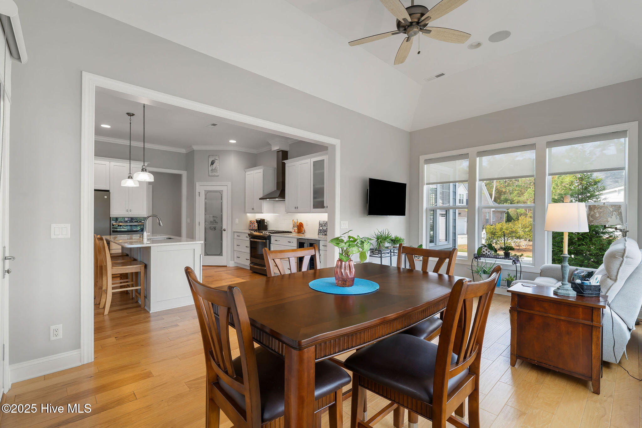 100547270 | Photo 21