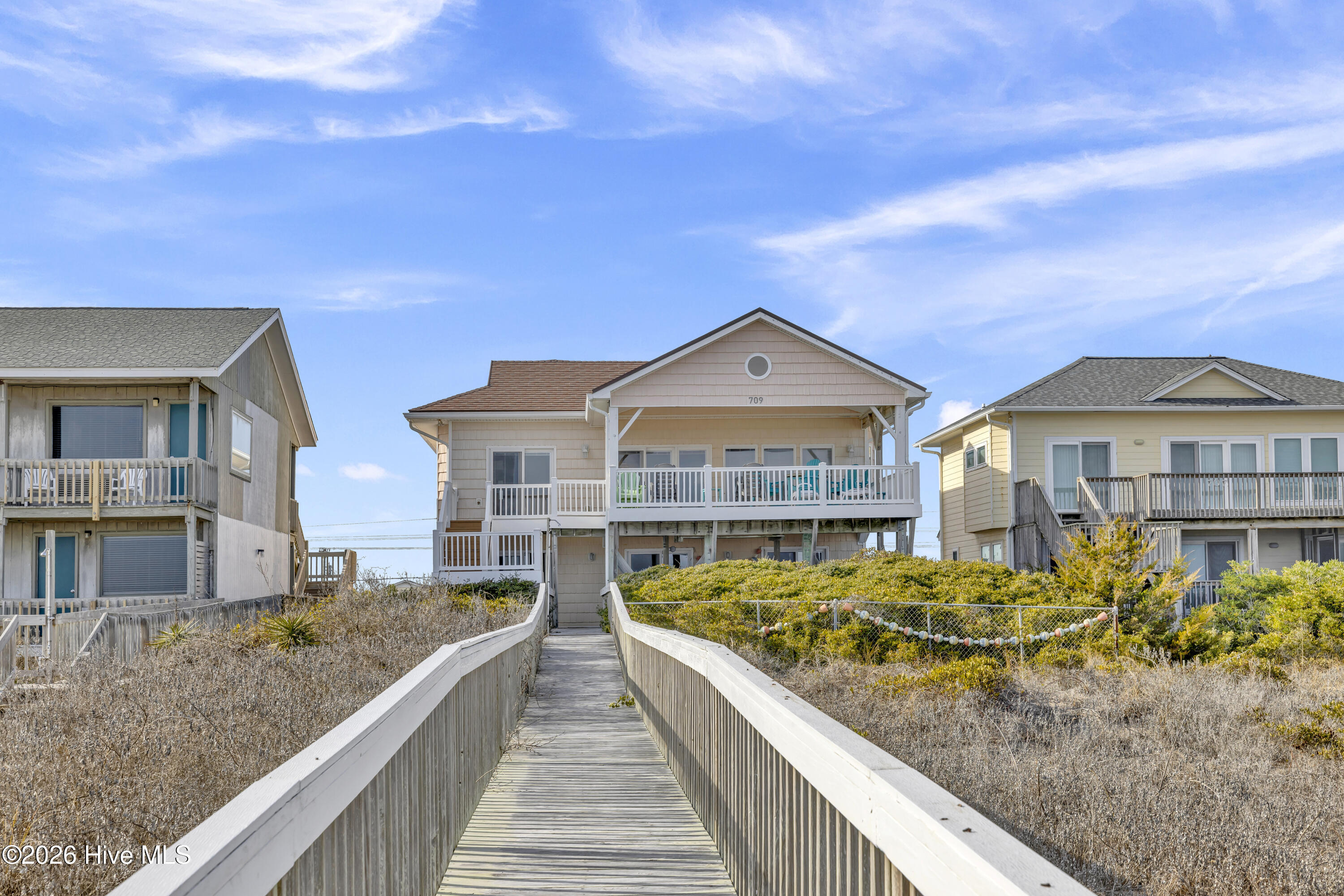 100558701 | Photo 39