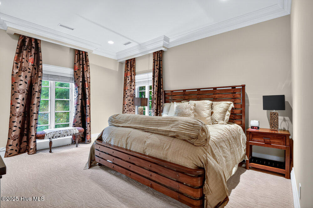 100544850 | Photo 64