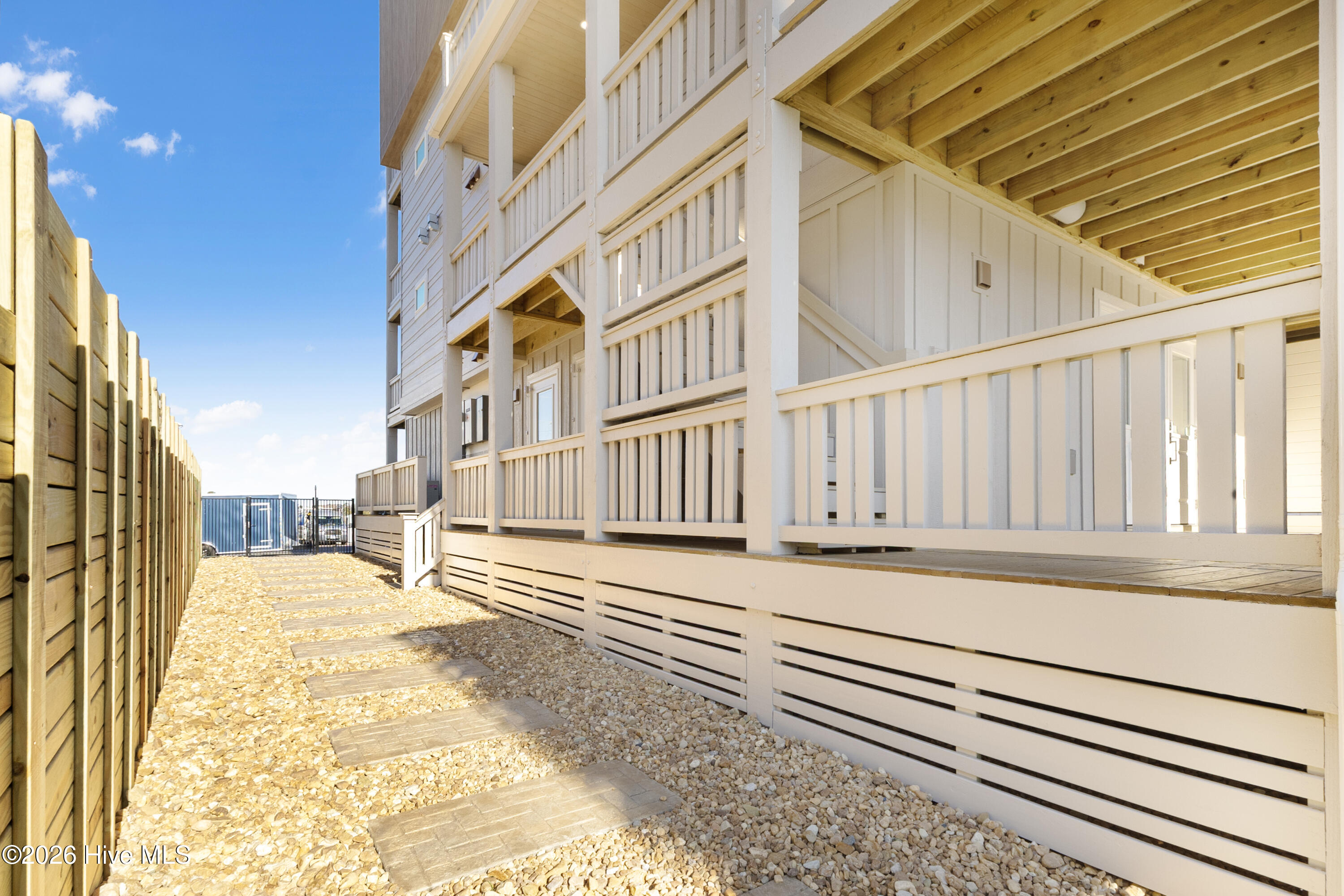 100551953 | Photo 104