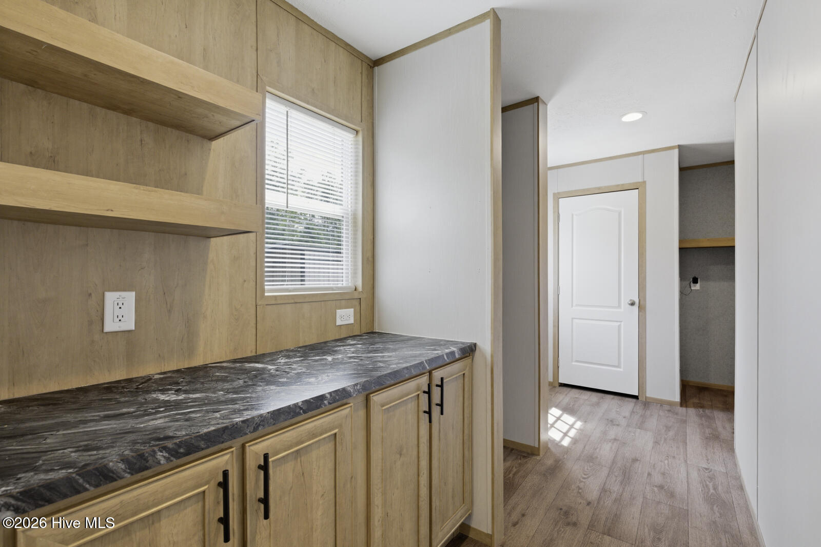 100565358 | Photo 11