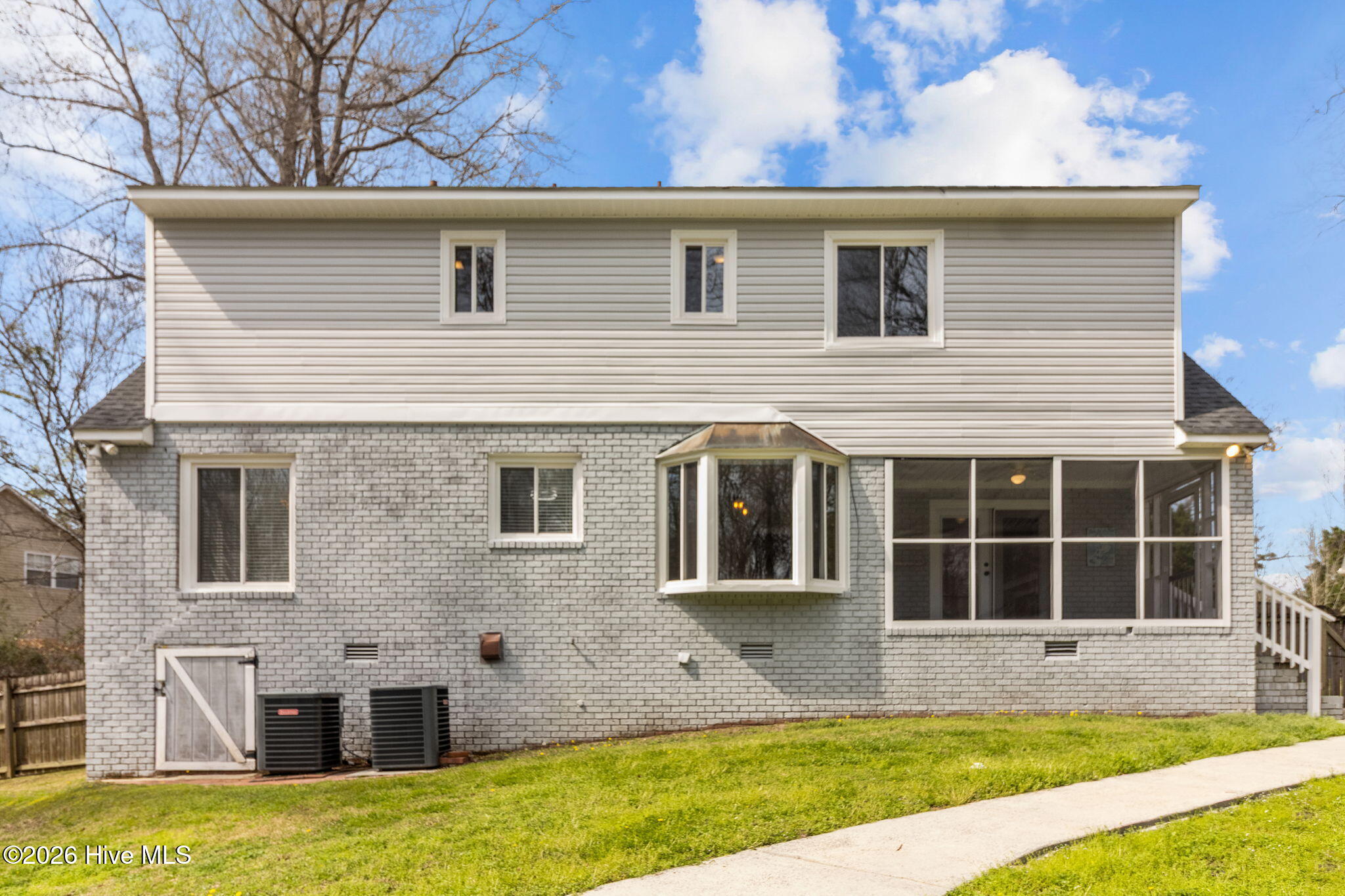 100560043 | Photo 47