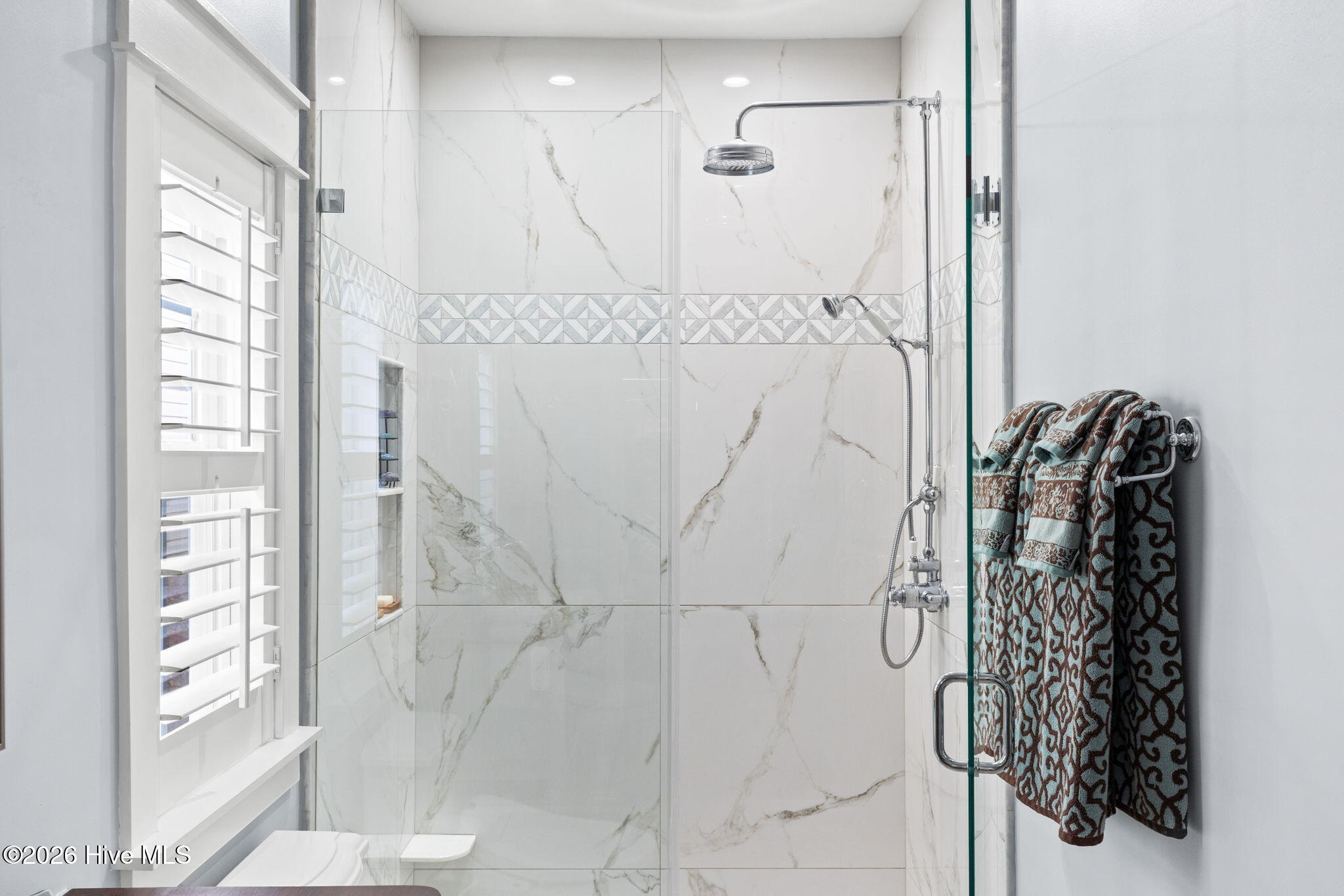 100550752 | Photo 13