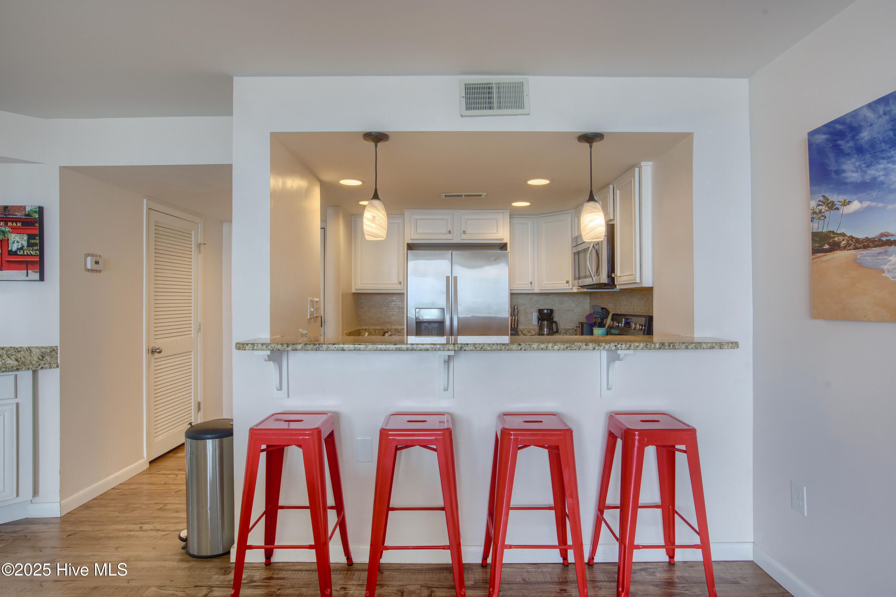 100529927 | Photo 14