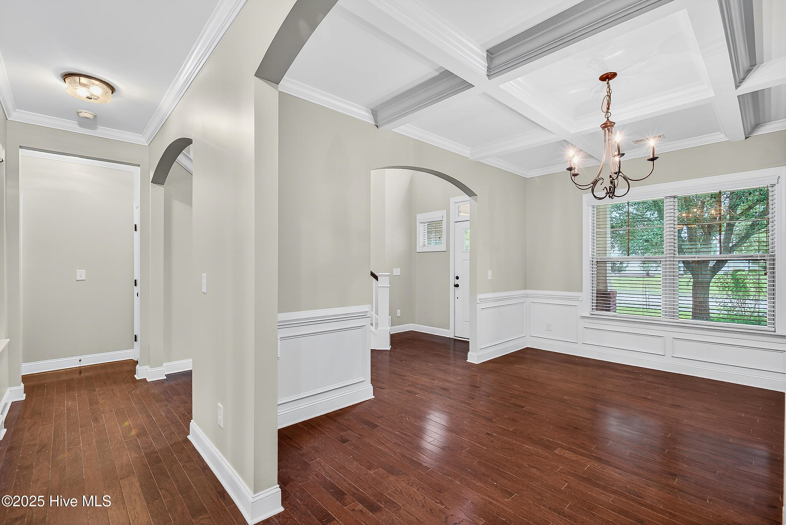 100534677 | Photo 11