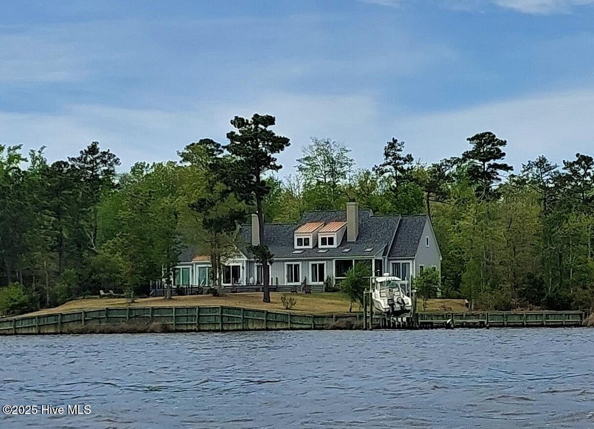 Upscale Waterfront Homes