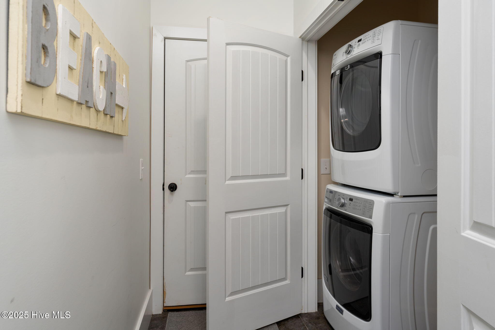 100537095 | Photo 53