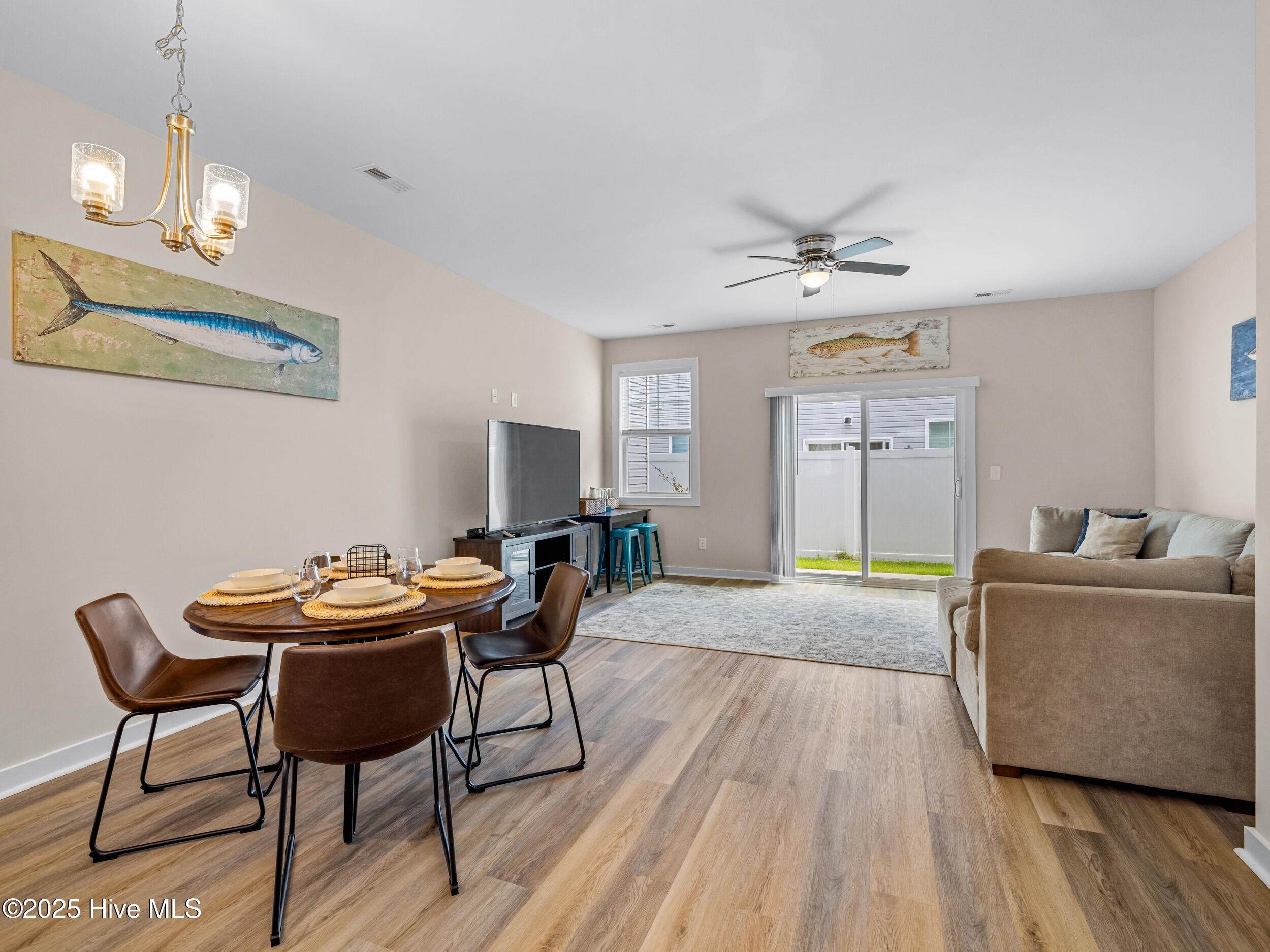 100541622 | Photo 12