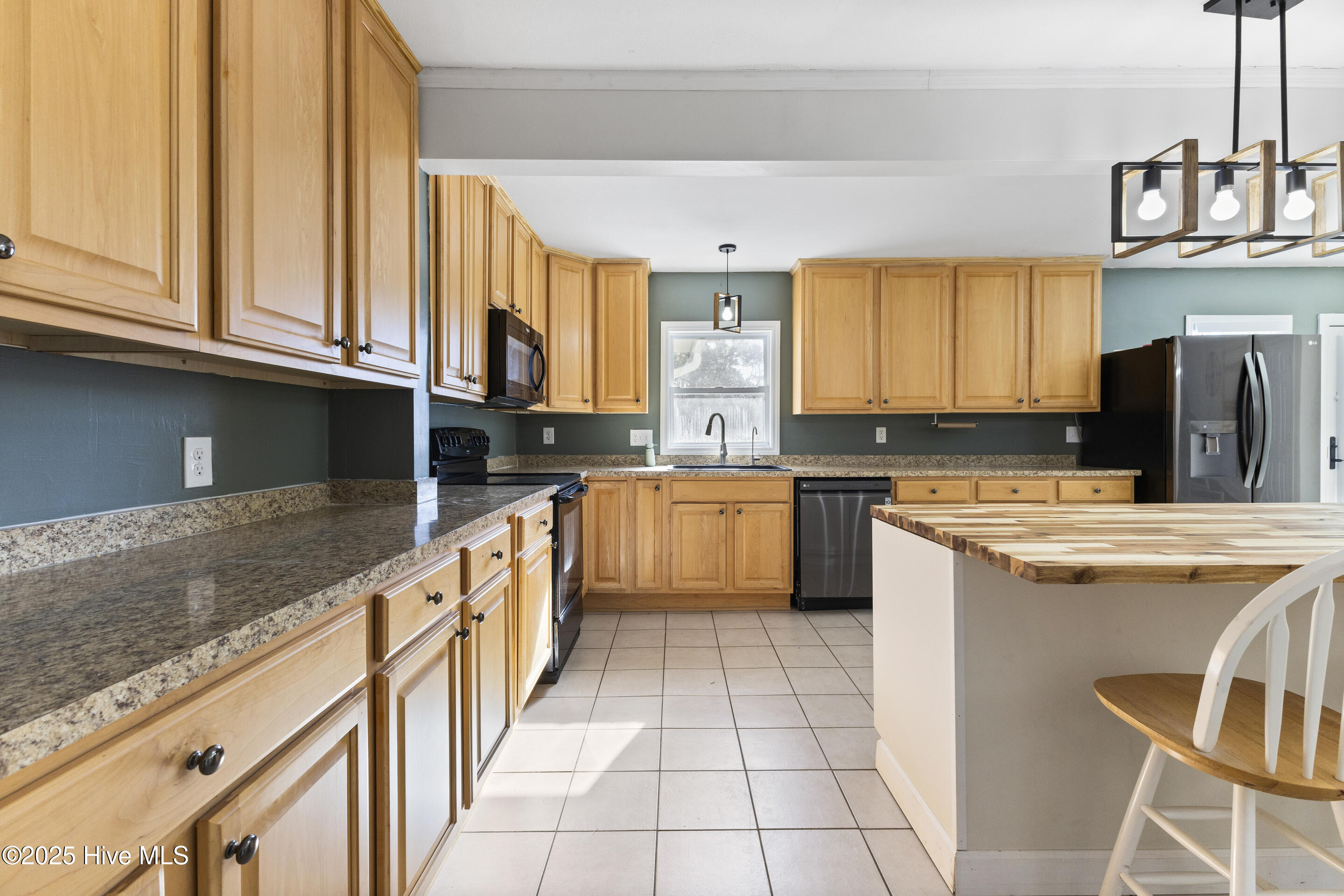 100484039 | Photo 15