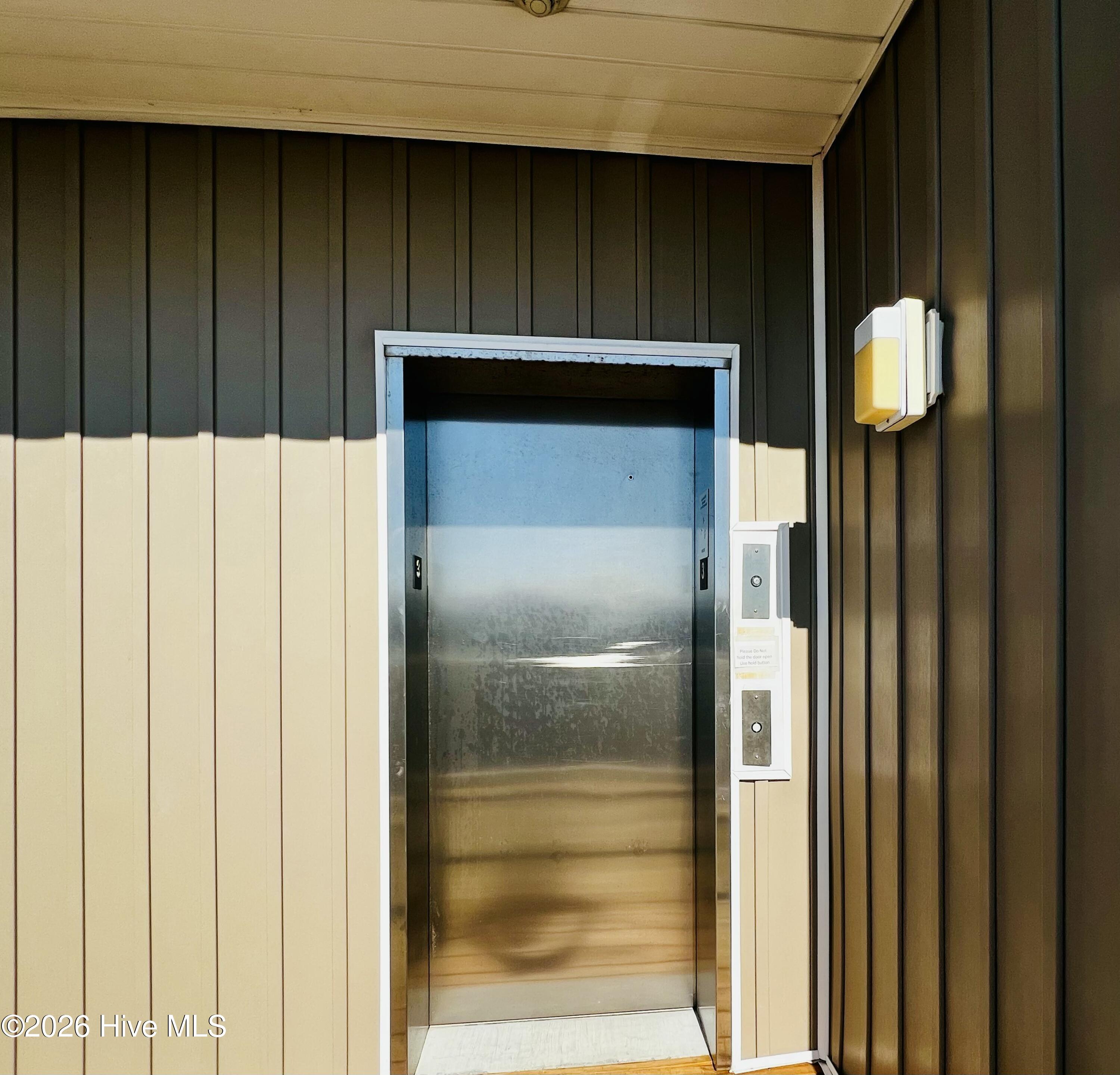 100550987 | Photo 26