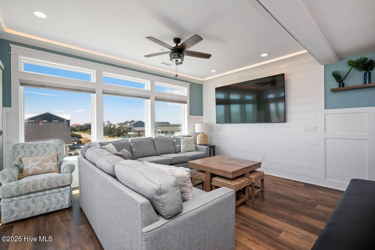 100560212 | Photo 61