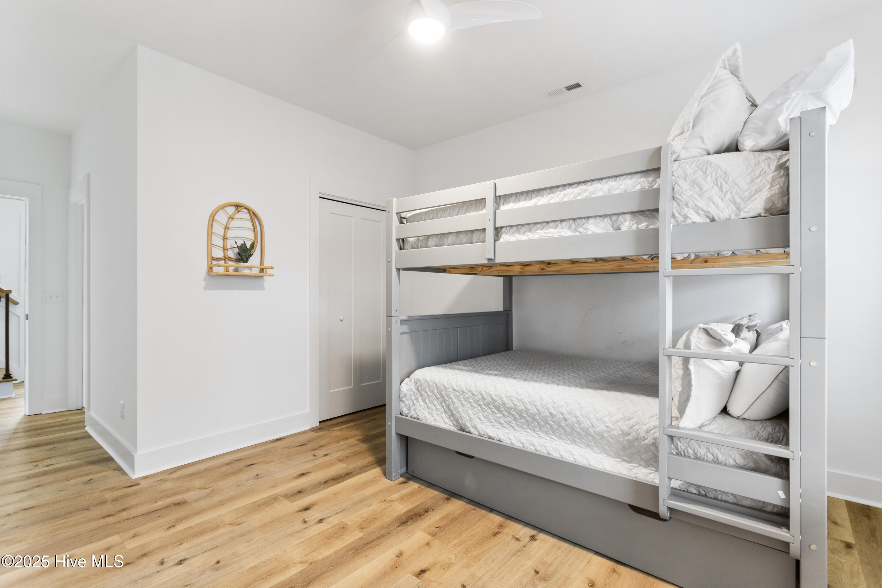 100521314 | Photo 24